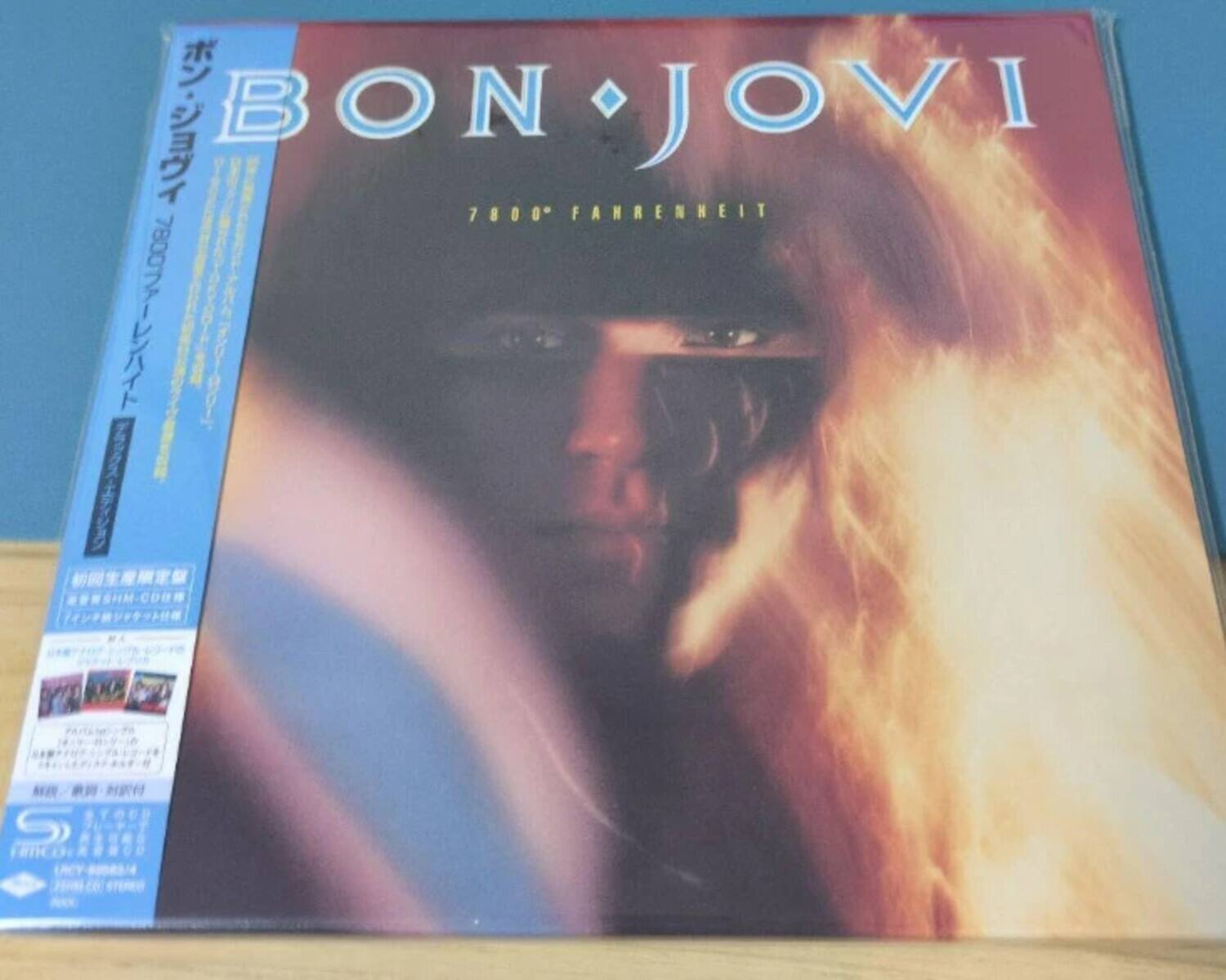 BON Jovi  
7800° FAHRENHEIT  

7800° FAHRENHEIT  

初回生産限定盤  
通常SHM-CD  

[Additional Japanese text on the left side]  

[Barcode and other details at the bottom left]  

[Logos and additional text at the bottom right]