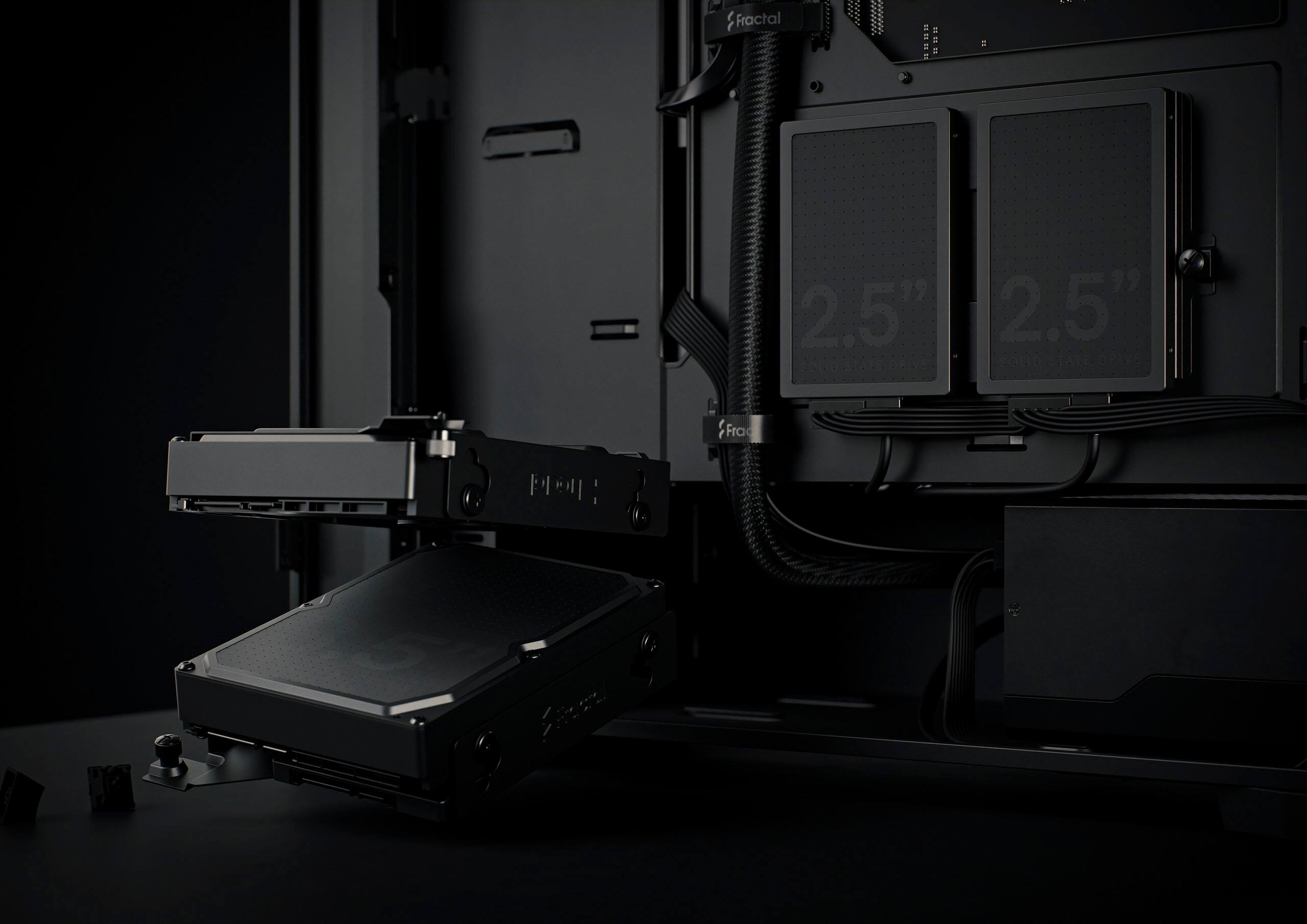 Fractal: 1 : 2.5" 2.5" SOLID-STATE DRIVE Fractal STATS BRNE sauo STATE-DRIVE Fractal