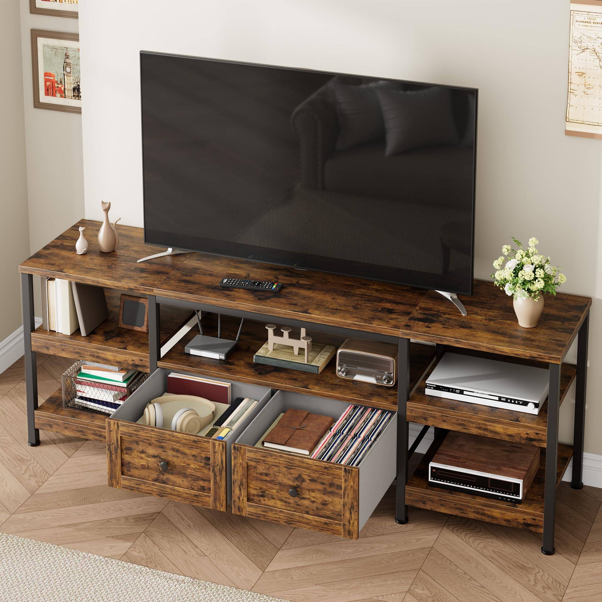 The text on the image is:

"LEESBURG"