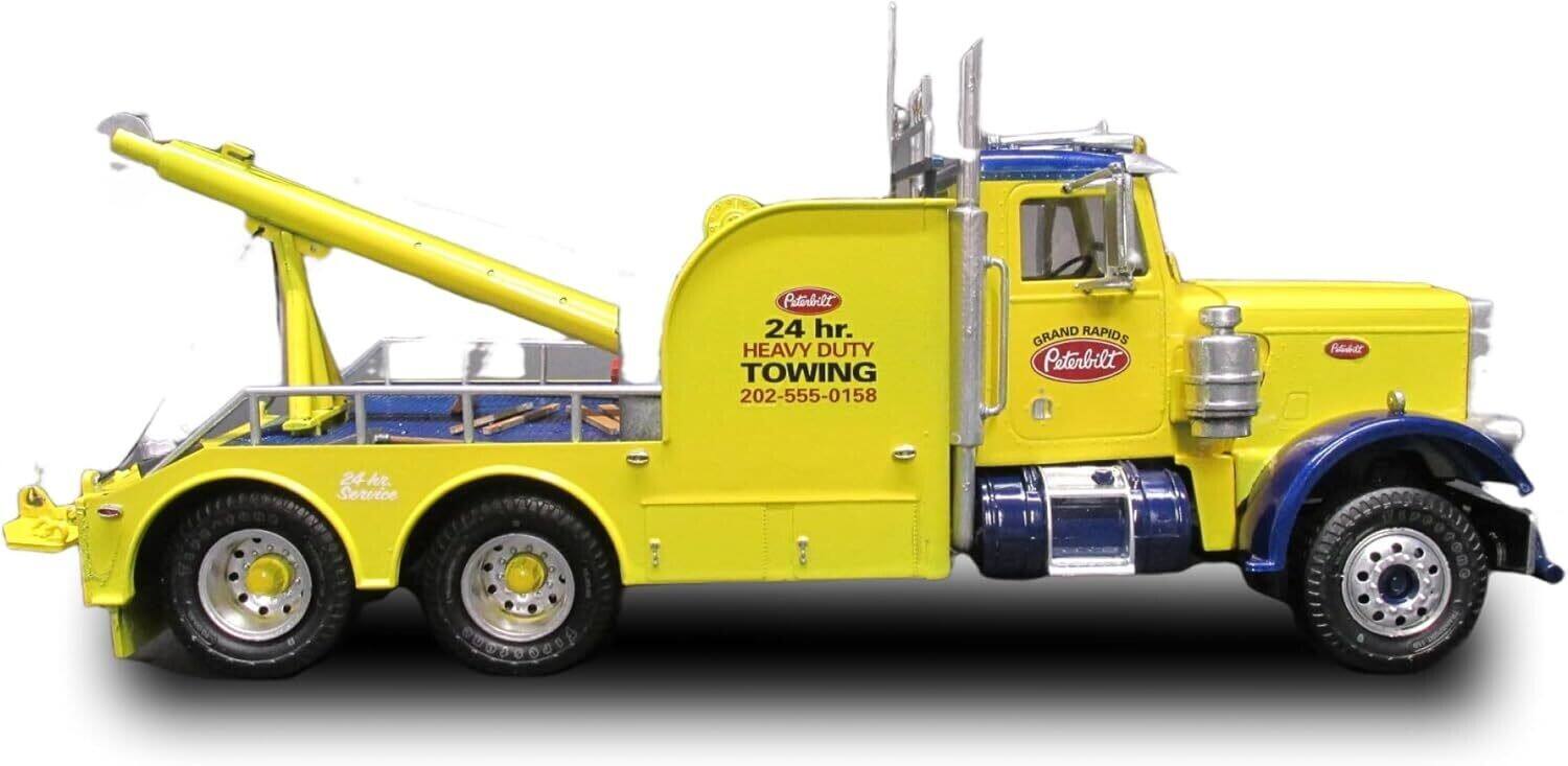 Patanbelt  
24 hr. HEAVY DUTY TOWING  
202-555-0158  
GRAND RAPIDS  
Peterbilt  
24 hr. HEAVY DUTY TOWING  
202-555-0158