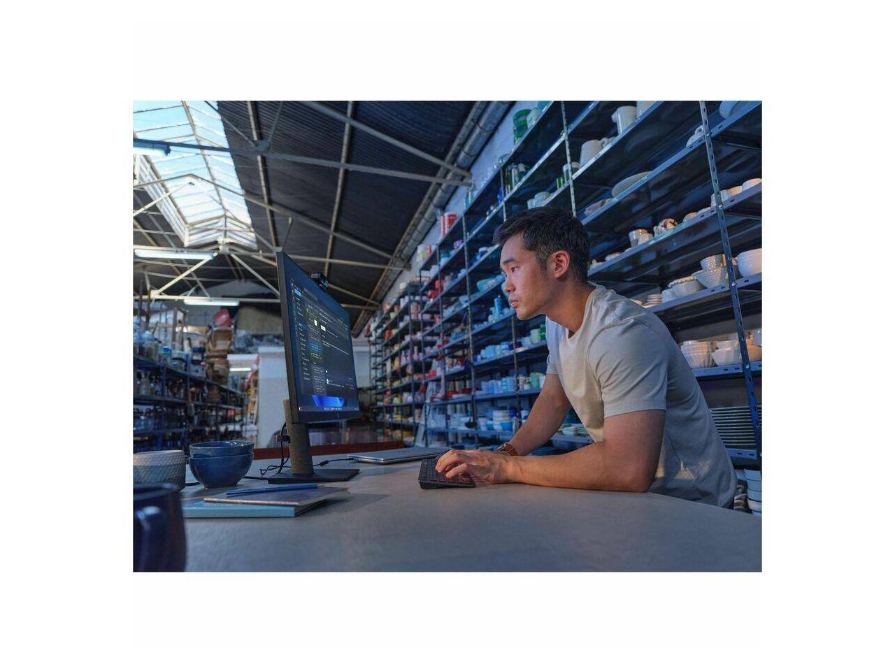 Alt View 3. HP - HP ProBook 4 G1i 14" Touch - Intel Core Ultra 7 - 16GB - 512GB SSD - Pike Silver - Win 11 Pro - Webcam - Wi-Fi 6 - Meteor Silver.