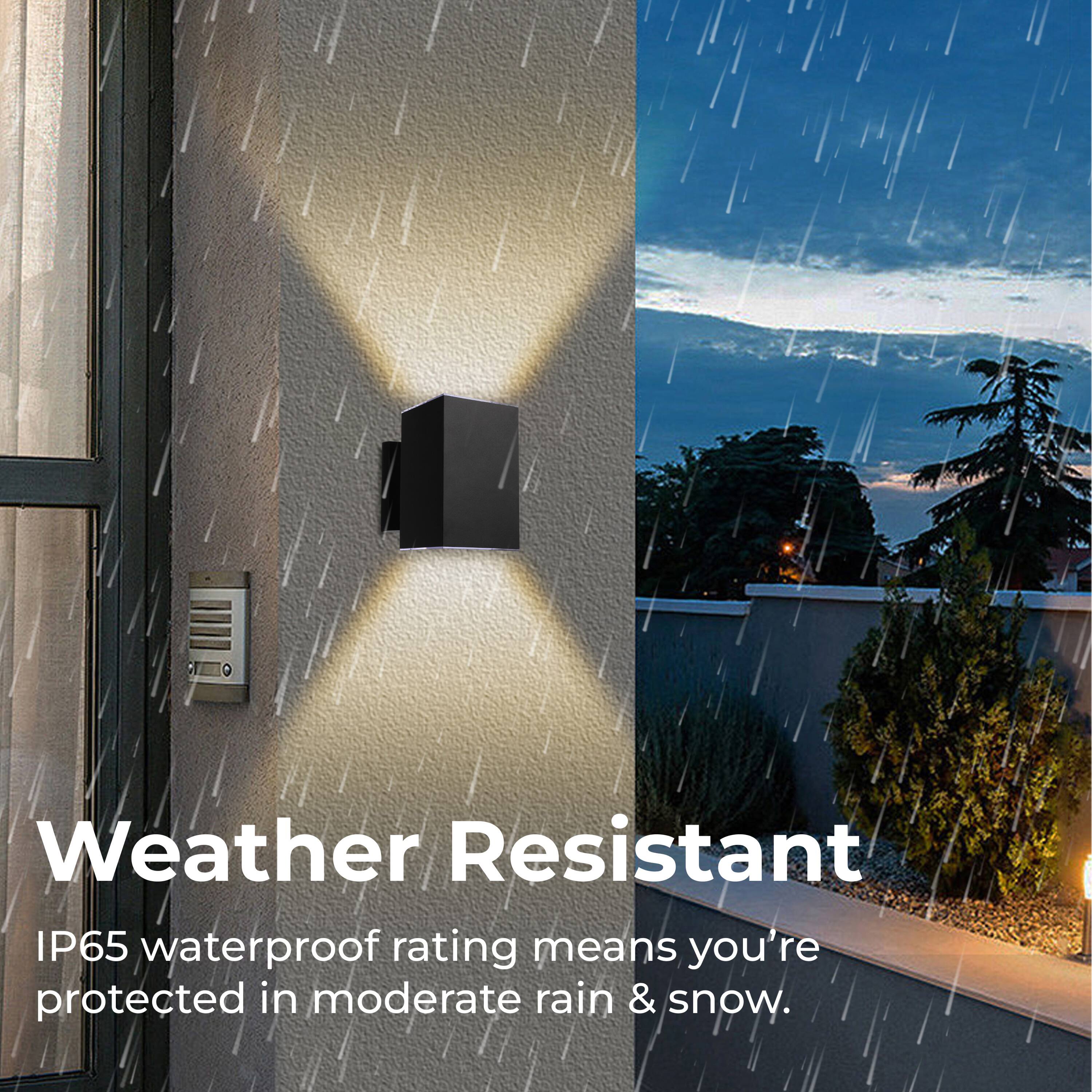 Weather Resistant
IP65 waterproof rating means you're protected in moderate rain & snow.