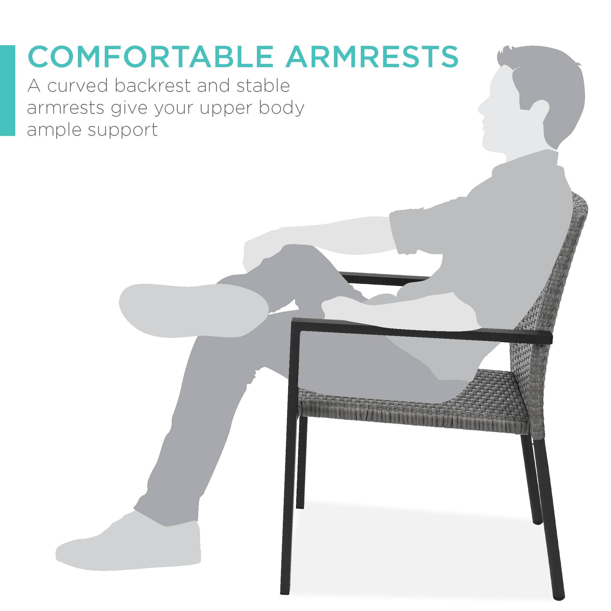 COMFORTABLE ARMRESTS

A curved backrest and stable armrests give your upper body ample support
