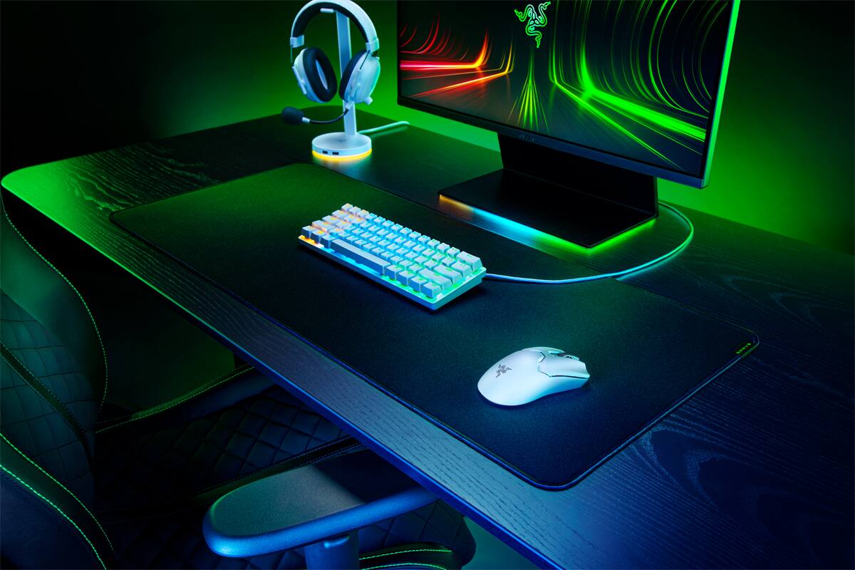 Alt View 12. Razer - Viper V2 Pro Lightweight Optical Gaming Mouse with 80 Hour Battery Life - White.