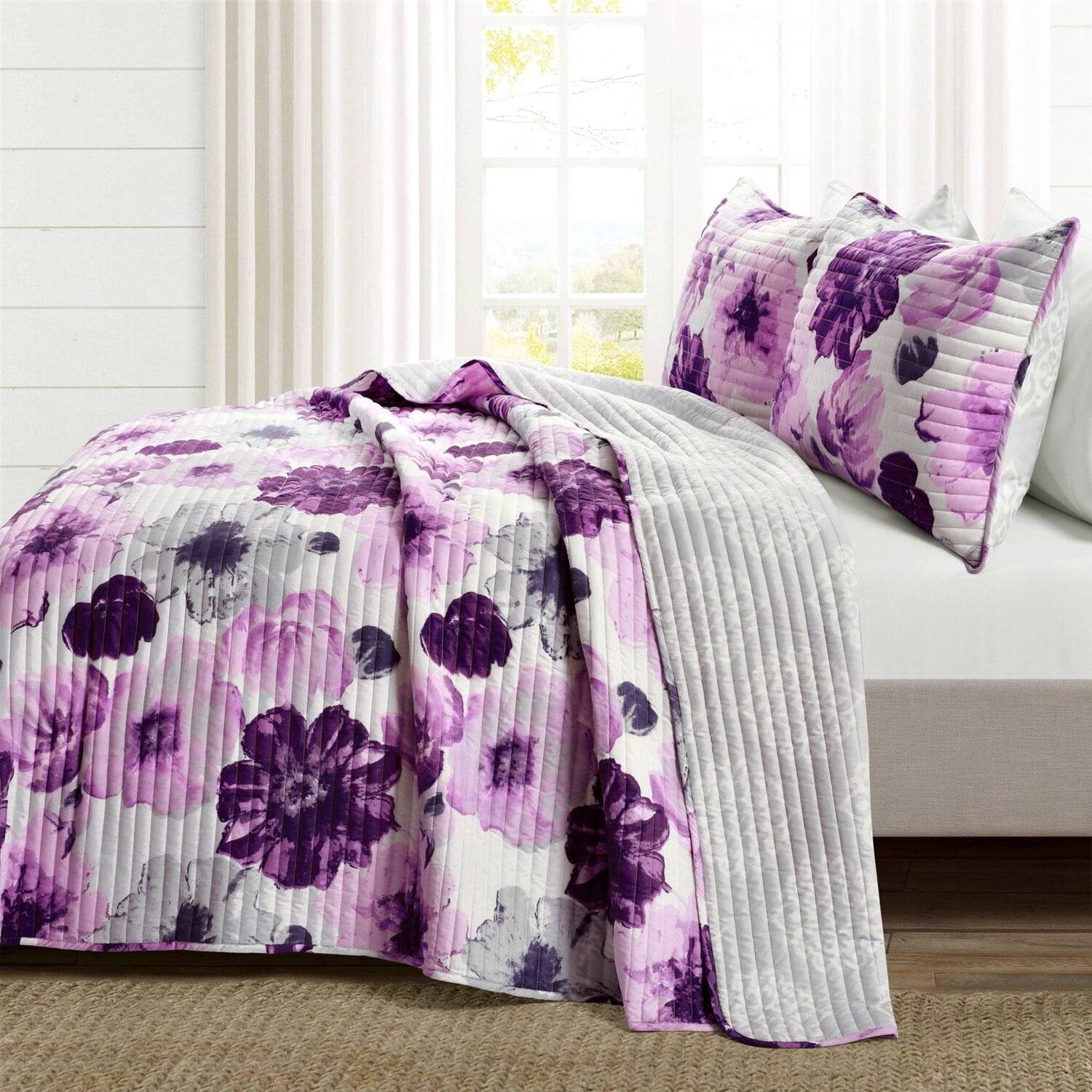 Angle. Hivvago - Full/Queen Purple Grey Flowers Lightweight Polyester Microfiber Quilt Set - Purple,Grey.