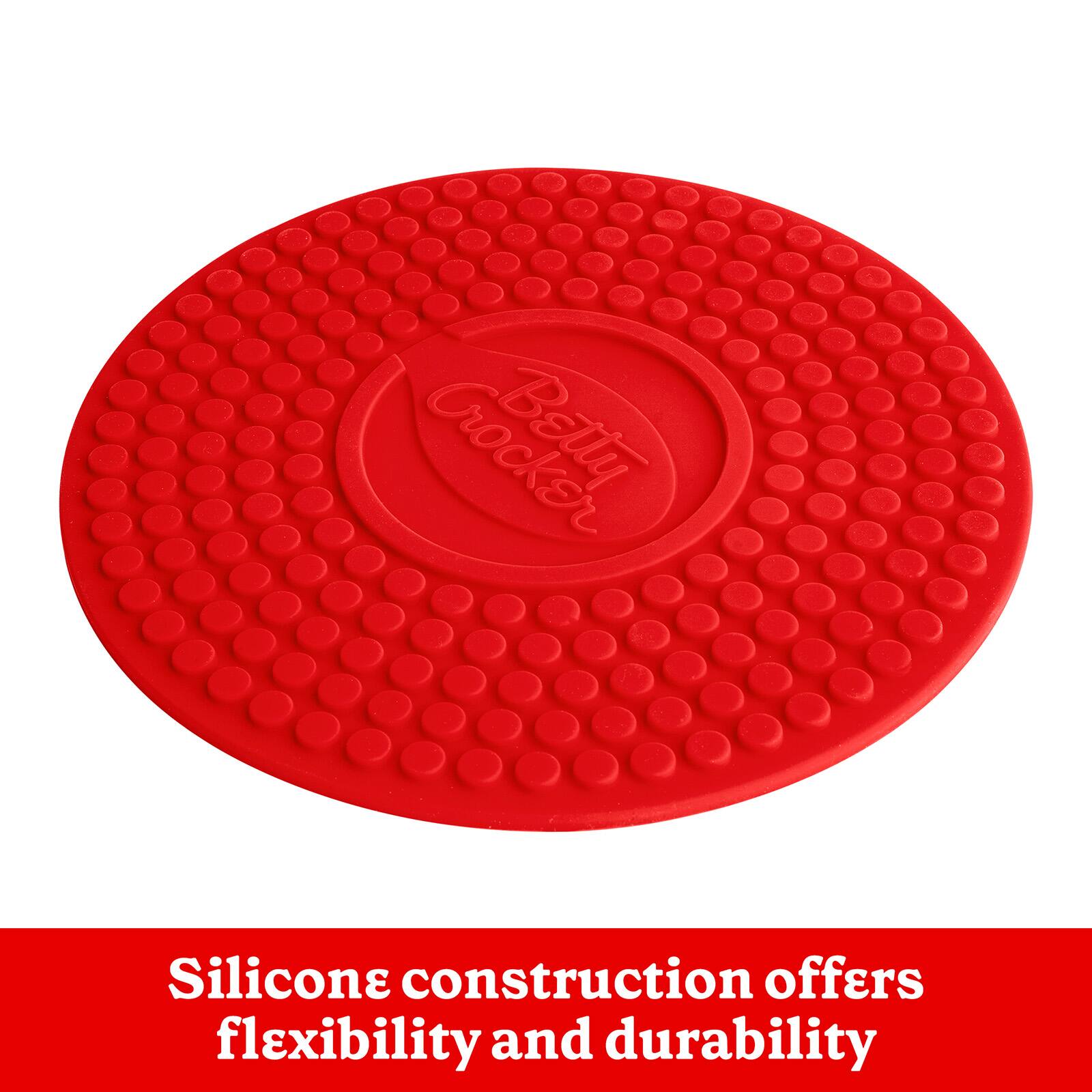 Betty Crocker Silicone construction offers flexibility and durability