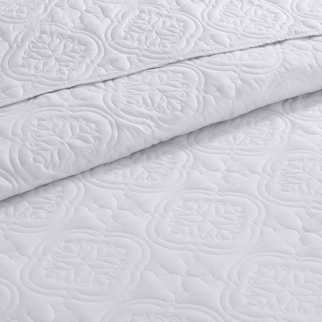 Alt View 5. Gracie Mills - Gracie Mills McCormick 3 Piece Reversible Bedspread Set - White.