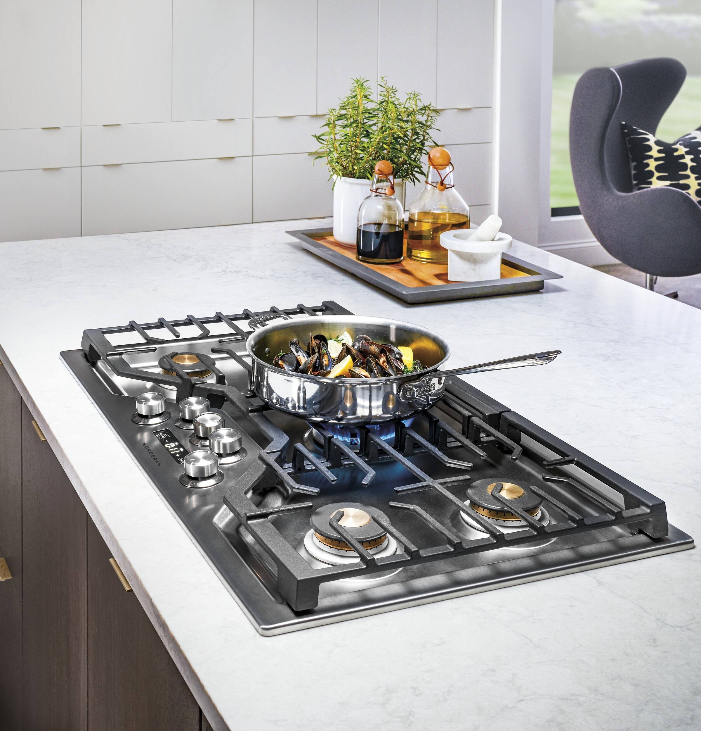 Alt View 24. Monogram - 36" Built-In Gas Cooktop with 5 burners and Sapphire Glass Precision Knobs - Stainless Steel.