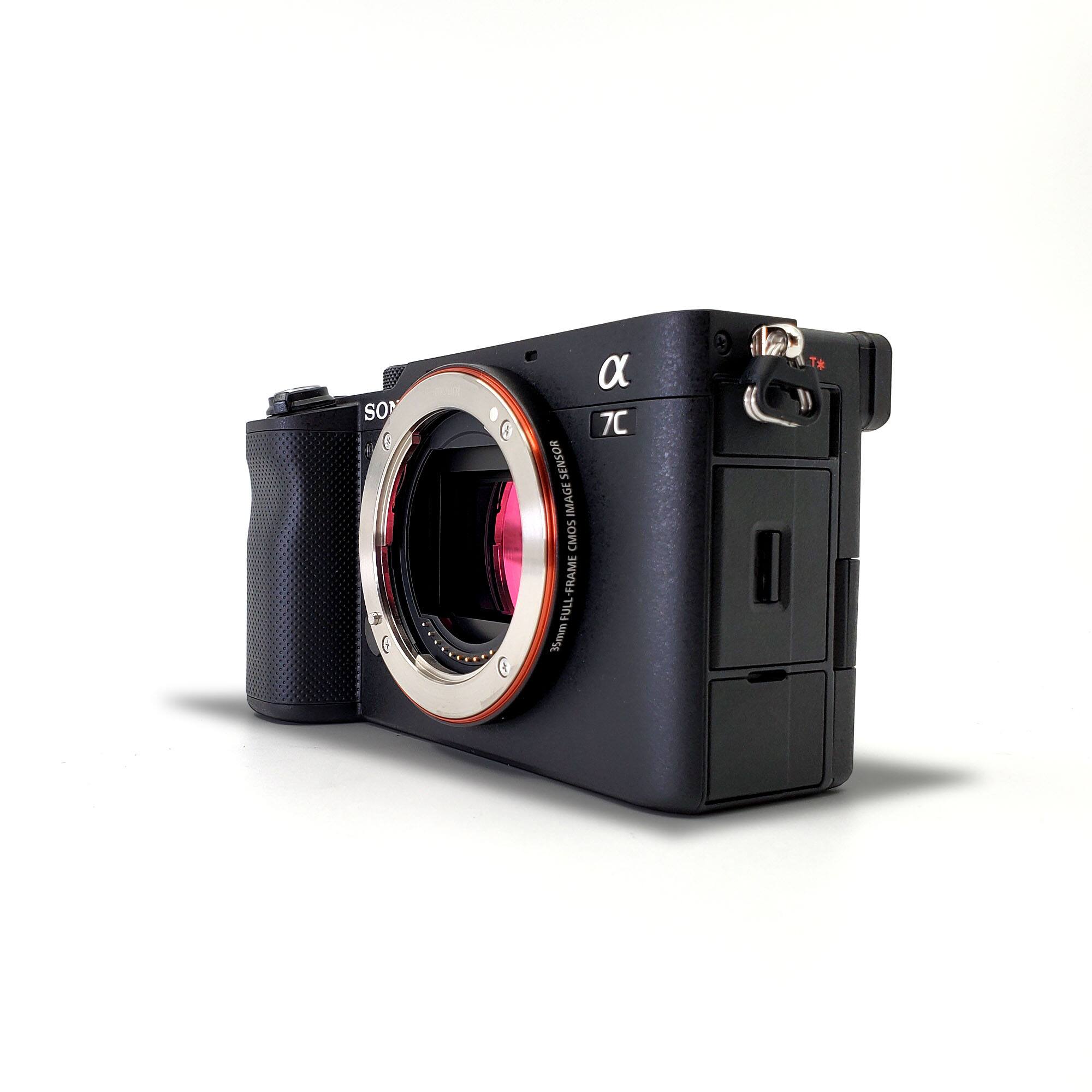 SONY α 7C  
35mm FULL-FRAME CMOS IMAGE SENSOR  
T*