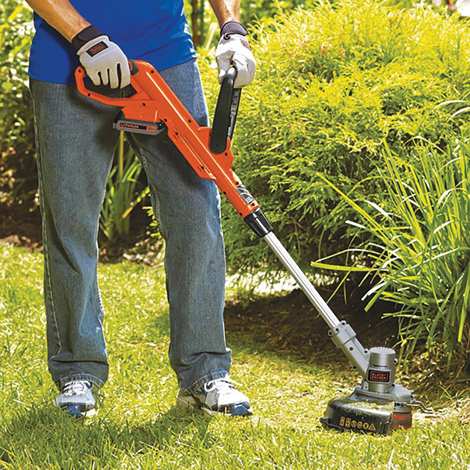 Alt View 1. Black+Decker - 20-Volt MAX 2-in-1 Cordless String Trimmer and Edger with Battery and Charger LST300.
