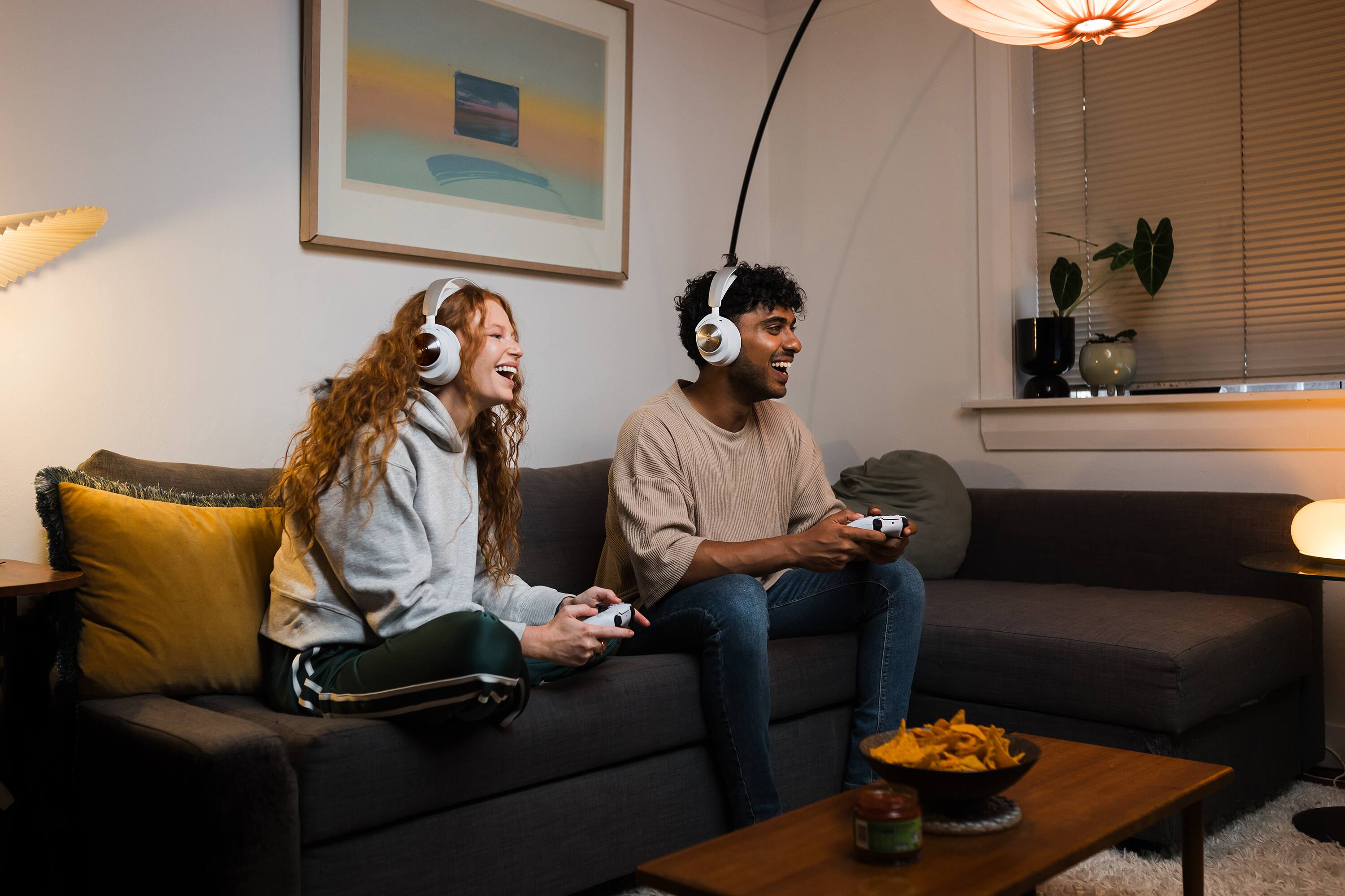 Alt View 17. SteelSeries - Arctis Nova Pro Wireless Multi Gaming Headset for PC, PS5, PS4, Switch - White.