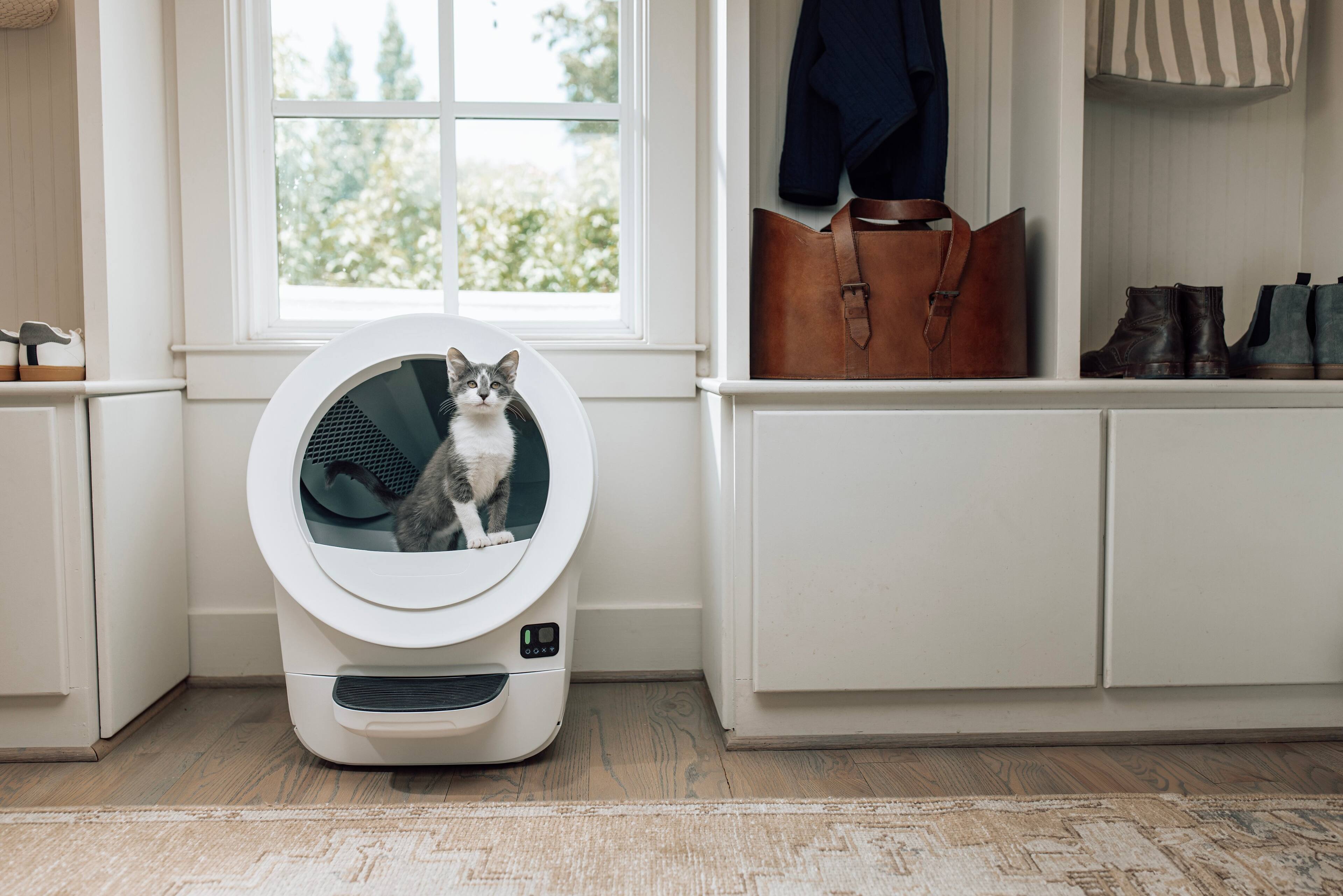Alt View 11. Whisker - Litter-Robot® EVO Compact Smart App-Controlled Automatic Self-Cleaning Litter Box - White.