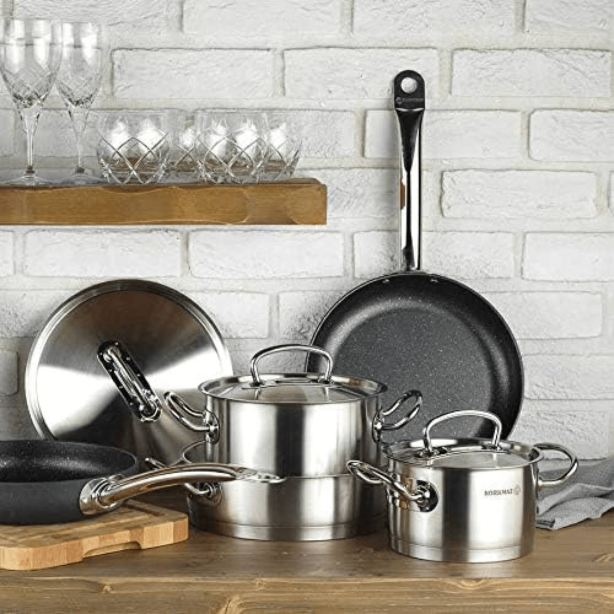 Alt View 6. Korkmaz - Proline 4Qt Stainless Steel Saucepan with High Profile Lid - Silver.