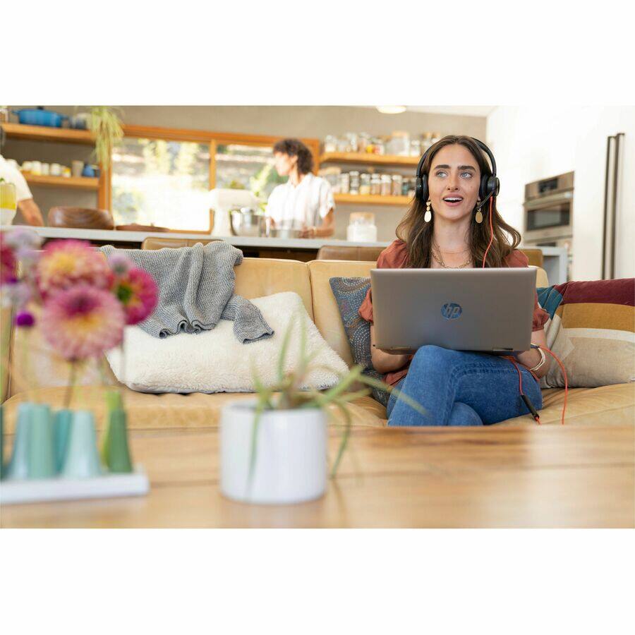 Alt View 3. HP - Poly Blackwire 8225 Microsoft Teams Certified Headset +USB-C/A Adapter TAA - Microsoft Teams Certification - Stereo - Black.