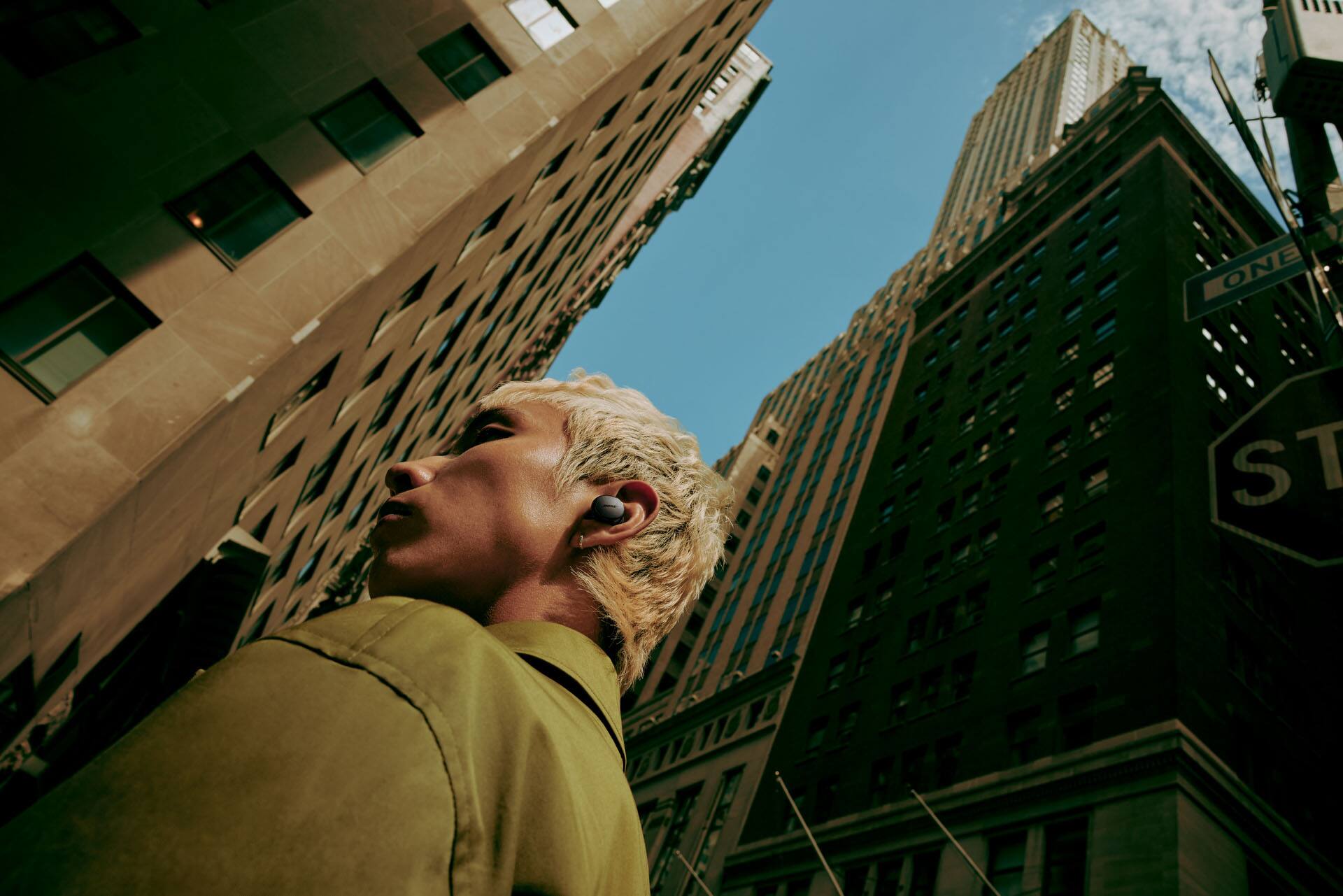 Alt View 23. Bose - QuietComfort True Wireless Noise Cancelling In-Ear Earbuds - Black.