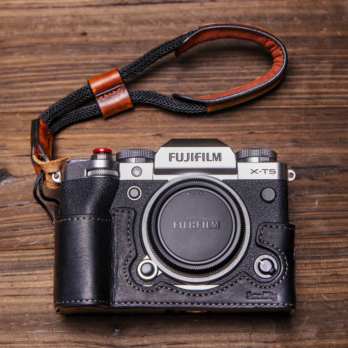 FUJIFILM X-T5 OPEN  
FUJIFILM  
Smaller
