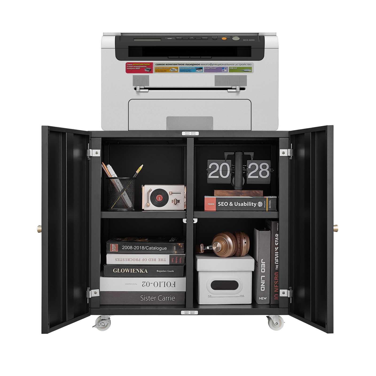 Sure, here is the corrected and grouped text from the image:

**Top Shelf:**
- SEO & Usability

**Second Shelf:**
- 2008-2018/Catalogue
- THE BEATLES PHOTOBOOK
- GLOWIENKA
- FOLIO-02

**Third Shelf:**
- Sister Carrie

**Fourth Shelf:**
- SEO & Usability

**Books on the Right:**
- JED LIND
- NEW
- THE DEVIL'S DICTIONARY
- THE DEVIL'S DICTIONARY

**Other Items:**
- 20 28 (on the clock)
- HEMEROE w.ua.com
- PROCRUSTES
- Roperen
- THE DEVIL'S DICTIONARY
- THE DEVIL'S DICTIONARY