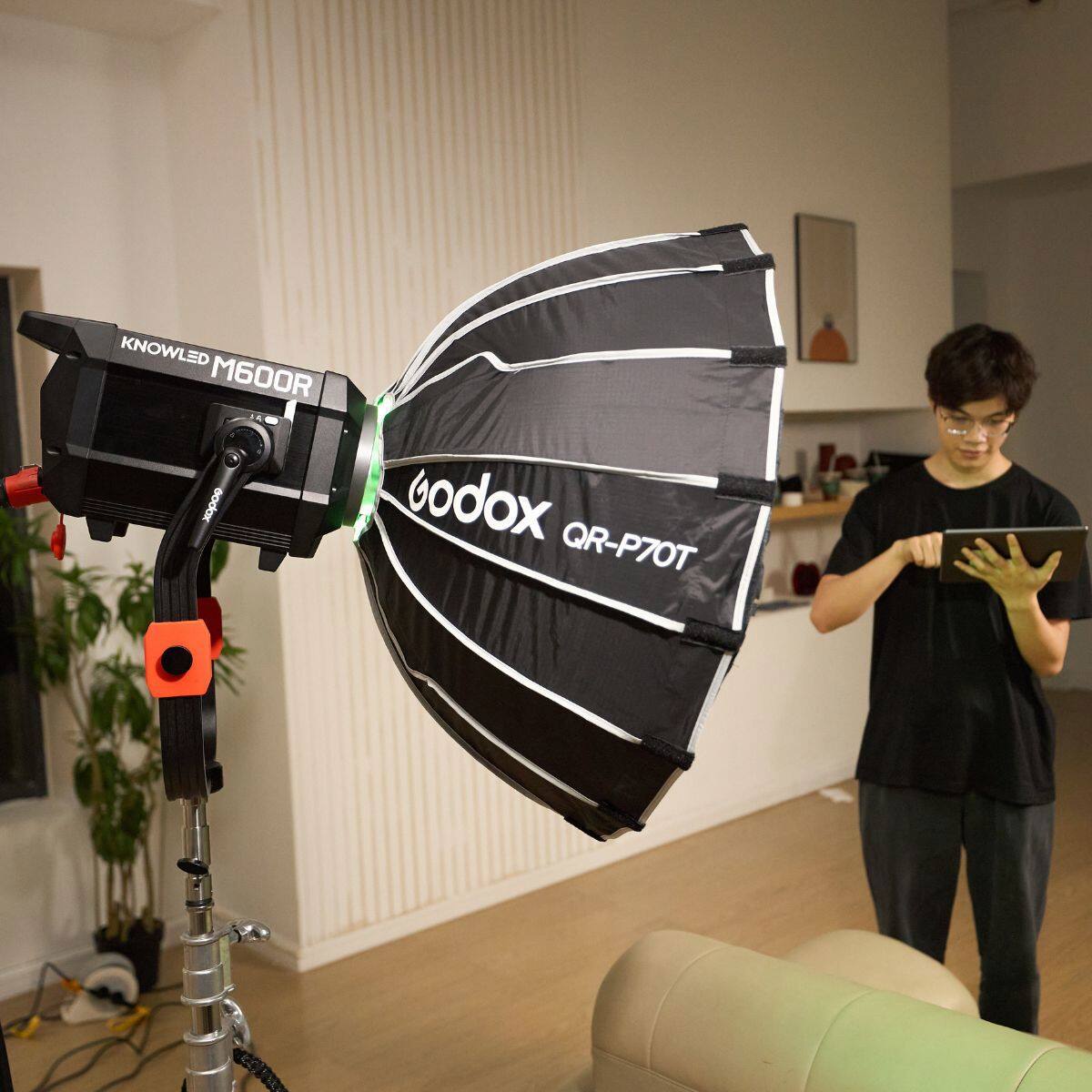 KNOWLED M600R  
Godox QR-P70T