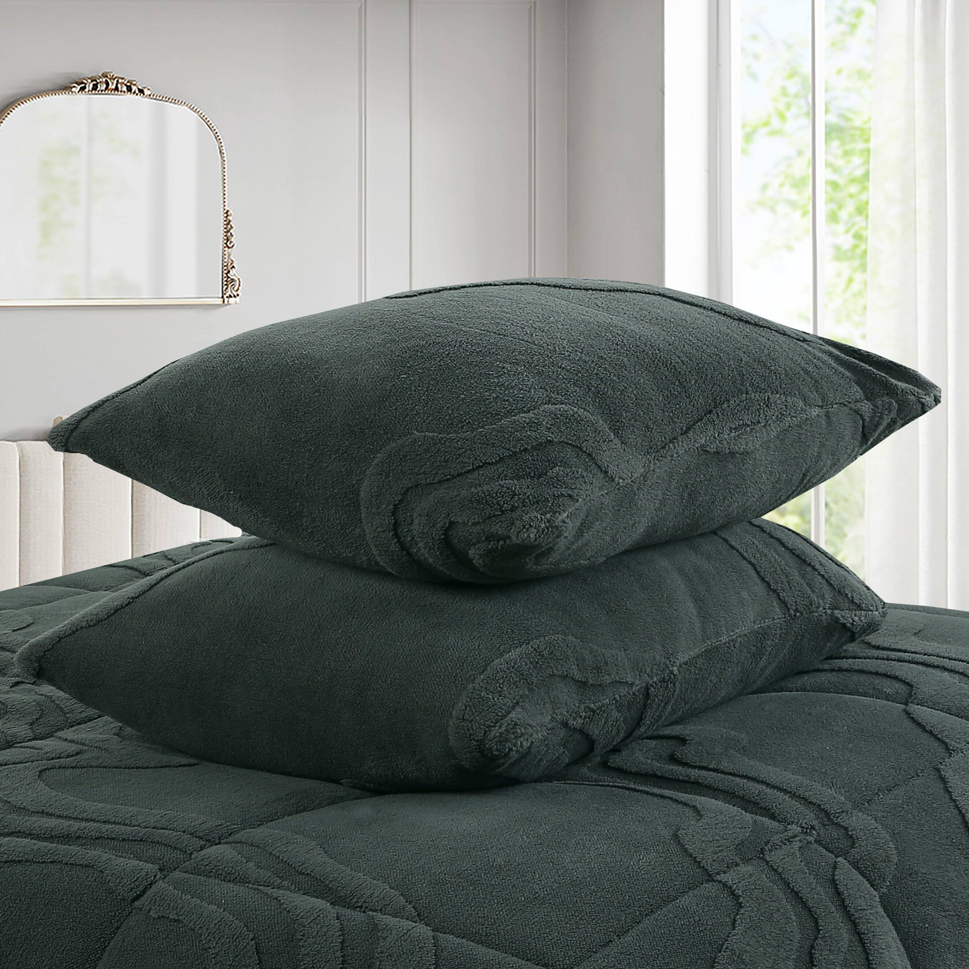 Left. MarCielo - Marcielo 3 PCS Wave Jacquard Soft Plush Comforter Set - Forest Green.