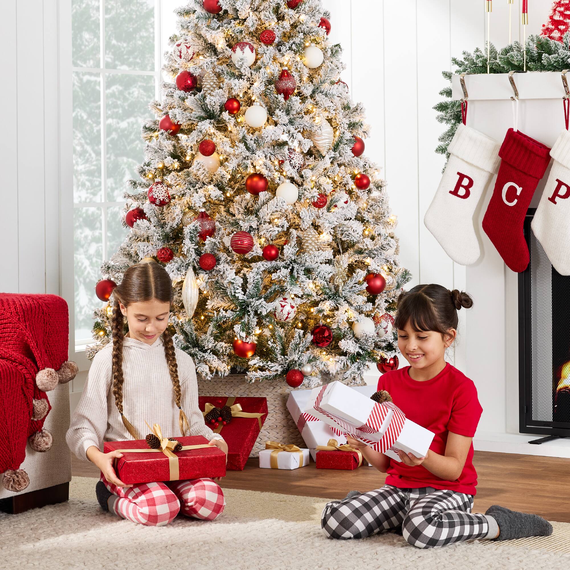 Alt View 3. Best Choice Products - Best Choice Products 9ft Pre-Lit Holiday Christmas Pine Tree w/ Snow Flocked Branches, 900 Warm White Lights - Green.