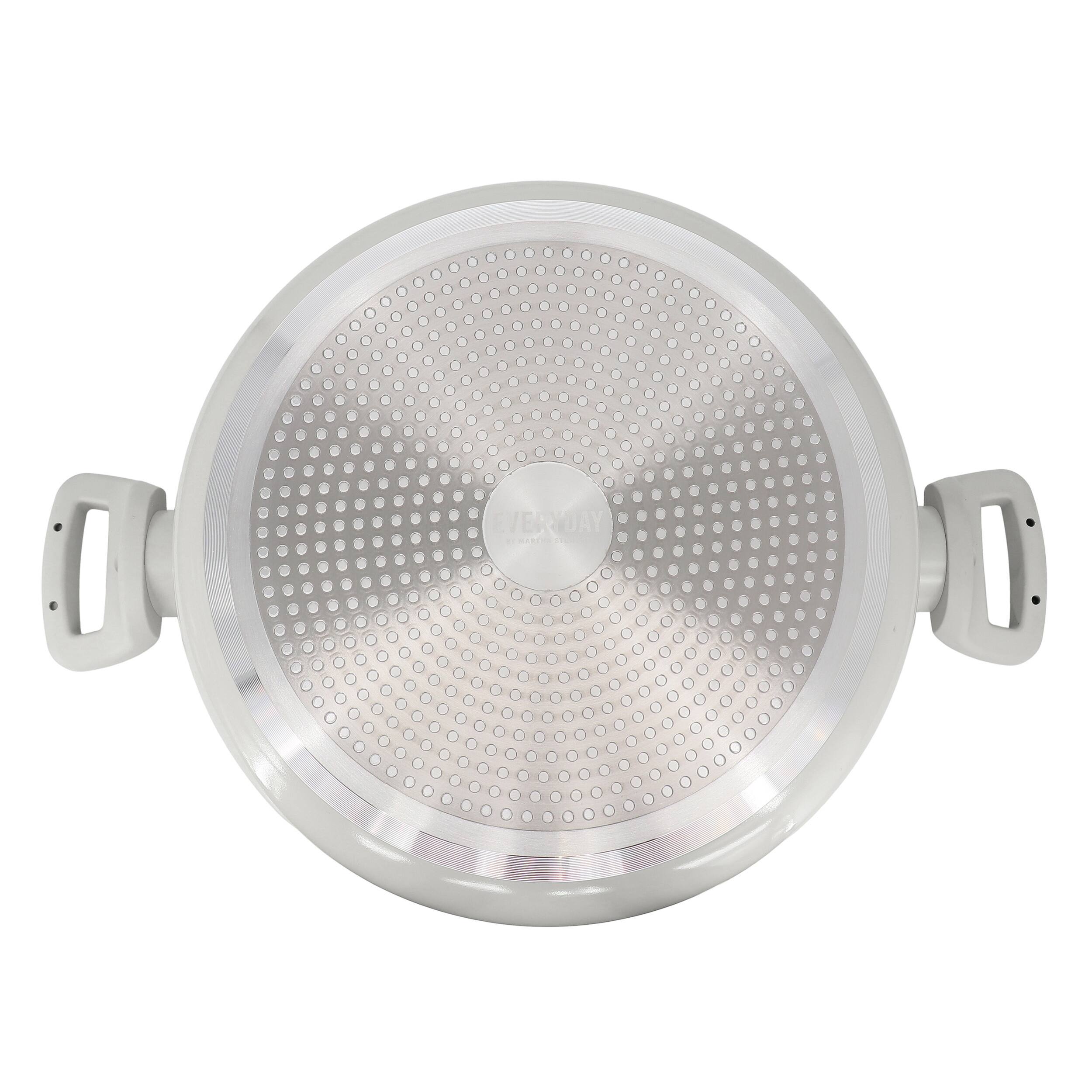 "D EVERYDAY DAY CENS D" is not a coherent sentence. It appears to be a random combination of letters.