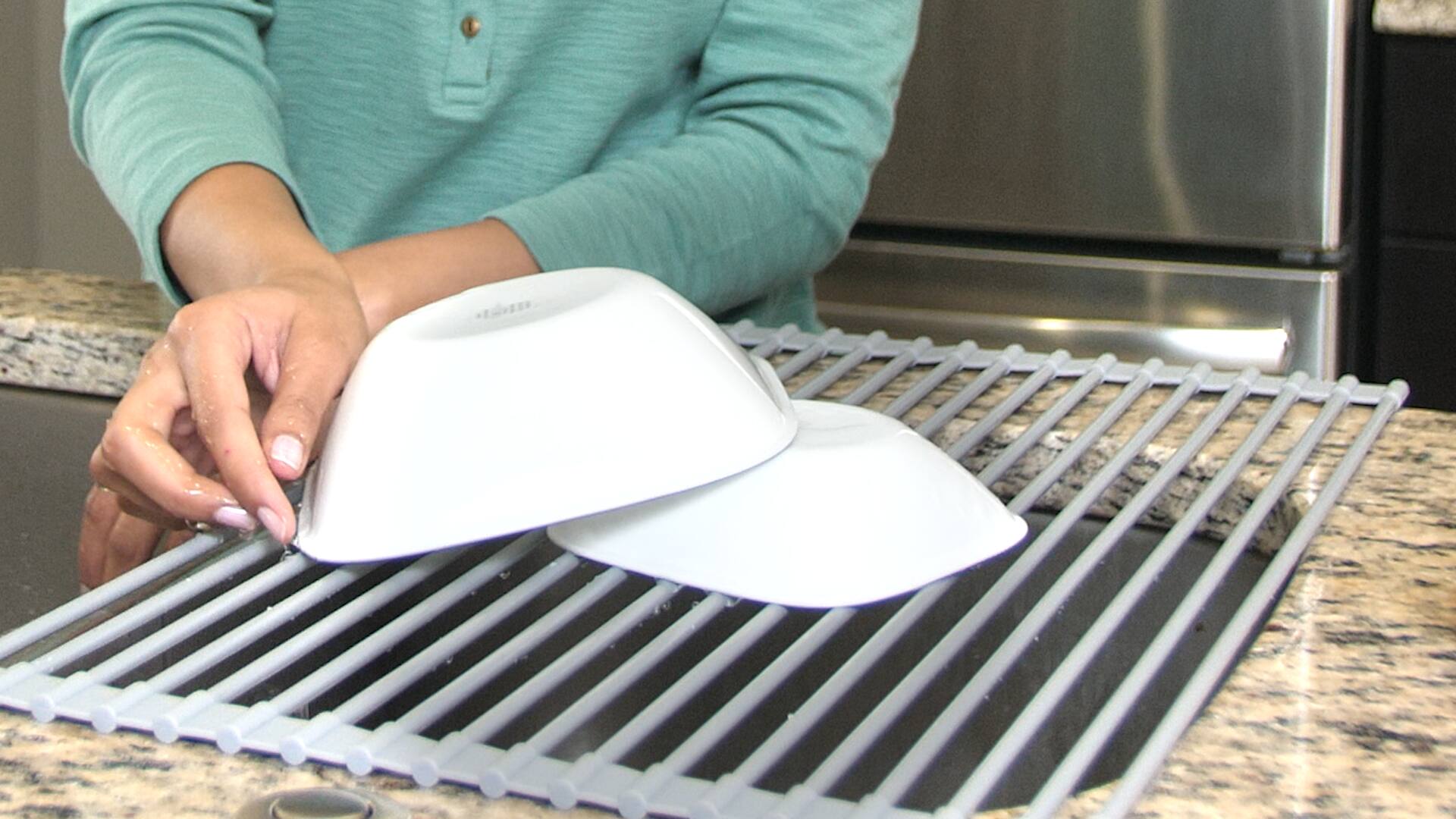 Left. True & Tidy - Over Sink Roll Up Drying Rack - GRAY.