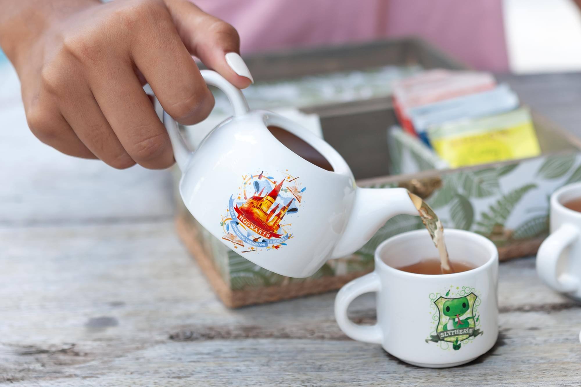 DRESAUEHOGWARTS 0M DORMIERS FORLAnIU SLYTHERIN