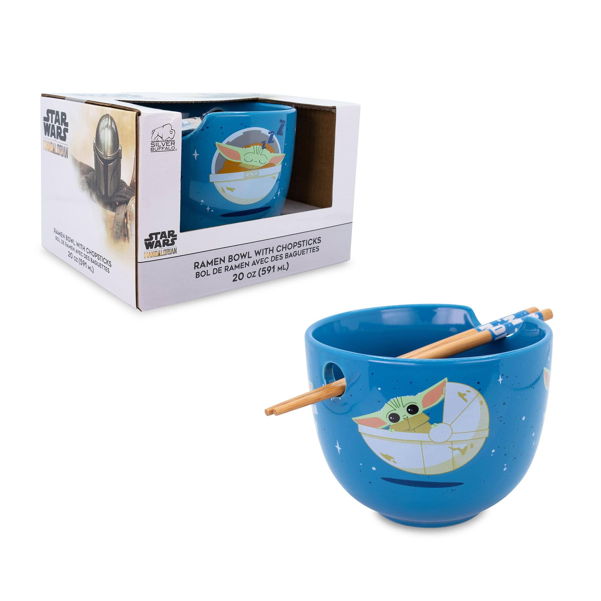 STAR WARS  
RAMEN BOWL WITH CHOPSTICKS  
20 oz (591 mL)  
BOL DE RAMEN AVEC DES BAGUETTES  

STAR WARS  
RAMEN BOWL WITH CHOPSTICKS  
20 oz (591 mL)  
BOL DE RAMEN AVEC DES BAGUETTES  

SILVER  
SILVER
