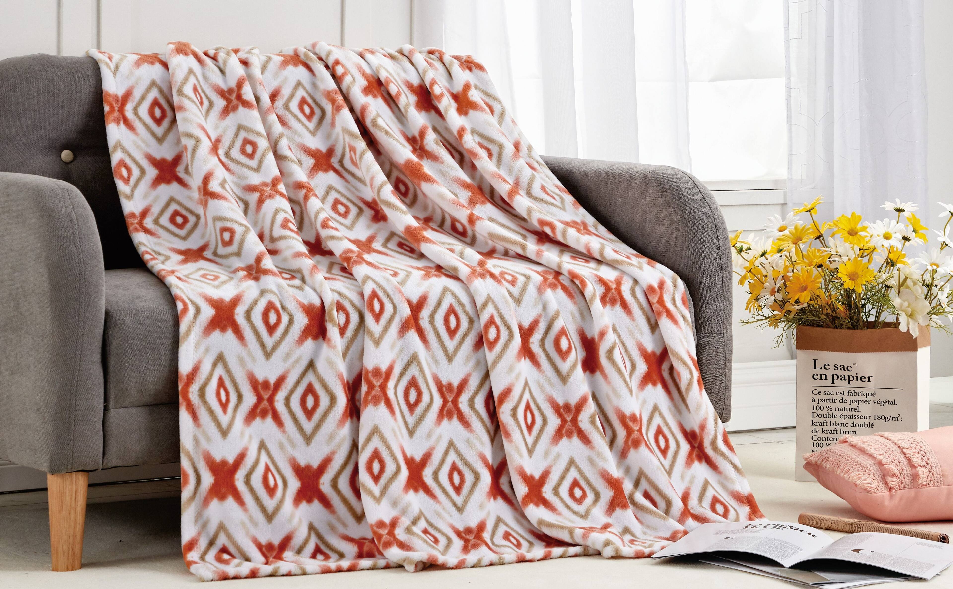 Le sac en papier  
Ce sac est fabriqué à partir de papier végétal. 100% naturel. Double épaisseur 180g/m². Doublé de kraft blanc et de kraft brun. Contenu 100% recyclé.