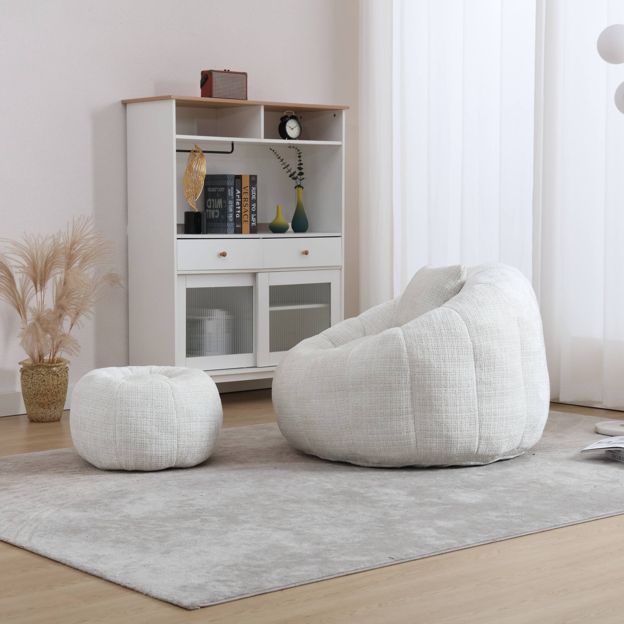 Sure, here is the corrected text:

- "A VE I KE WILD!"
- "Arletto VERSA KEPO"
- "CALL CE L9Y W I"

The text appears to be a mix of random letters and words, so it's challenging to group them meaningfully. If you have more context or a specific way you'd like them grouped, let me know!