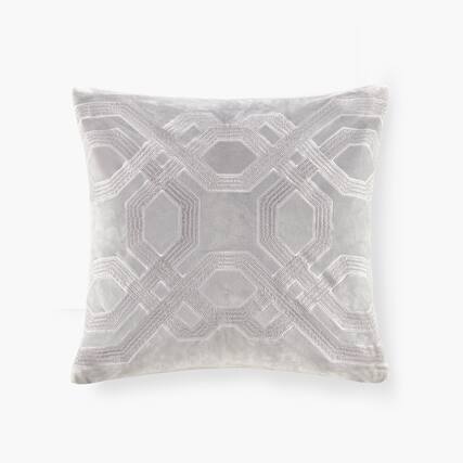 Front. Gracie Mills - Gracie Mills Gerard Japanese Braiding Square Decor Pillow - Silver.