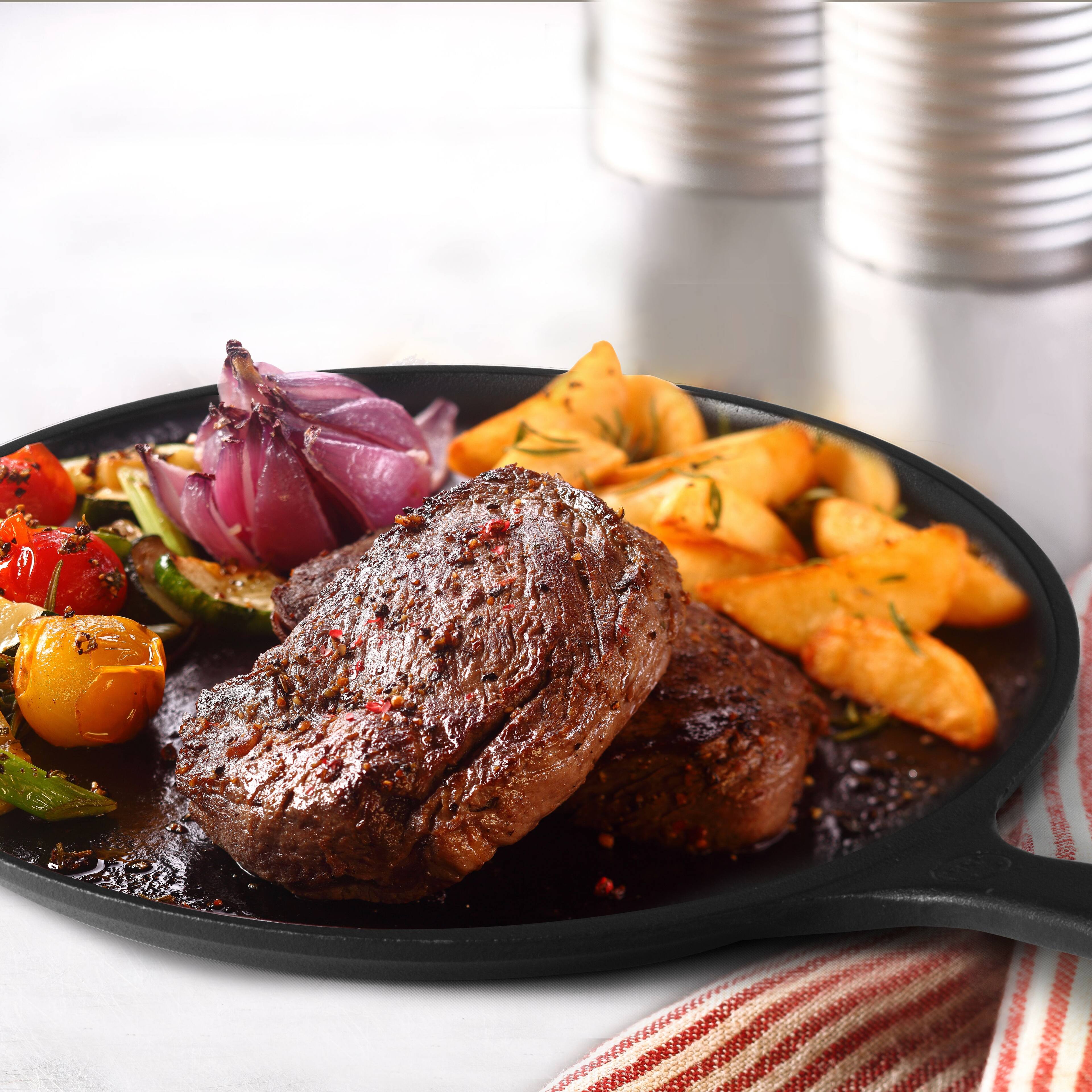 Angle. Commercial Chef - Commercial CHEF 10.5 Inch Preseasoned Cast Iron Round Griddle Pan - Gray.