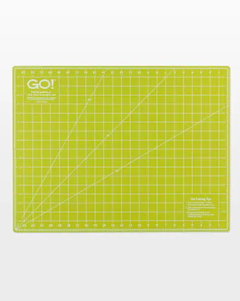 GO!
Find GO! products at retail stores or accugulit.com
IMPORTANT
MADE IN CHINA
Die Cutting Tips
1. Pre-cut strips of fabric 1" wider than the die shape you want to cut.
2. Place fabric over the die shapes.
3. Be sure you're cutting on the lengthwise grain as the fabric goes through the cutter.
60°
45°
30°