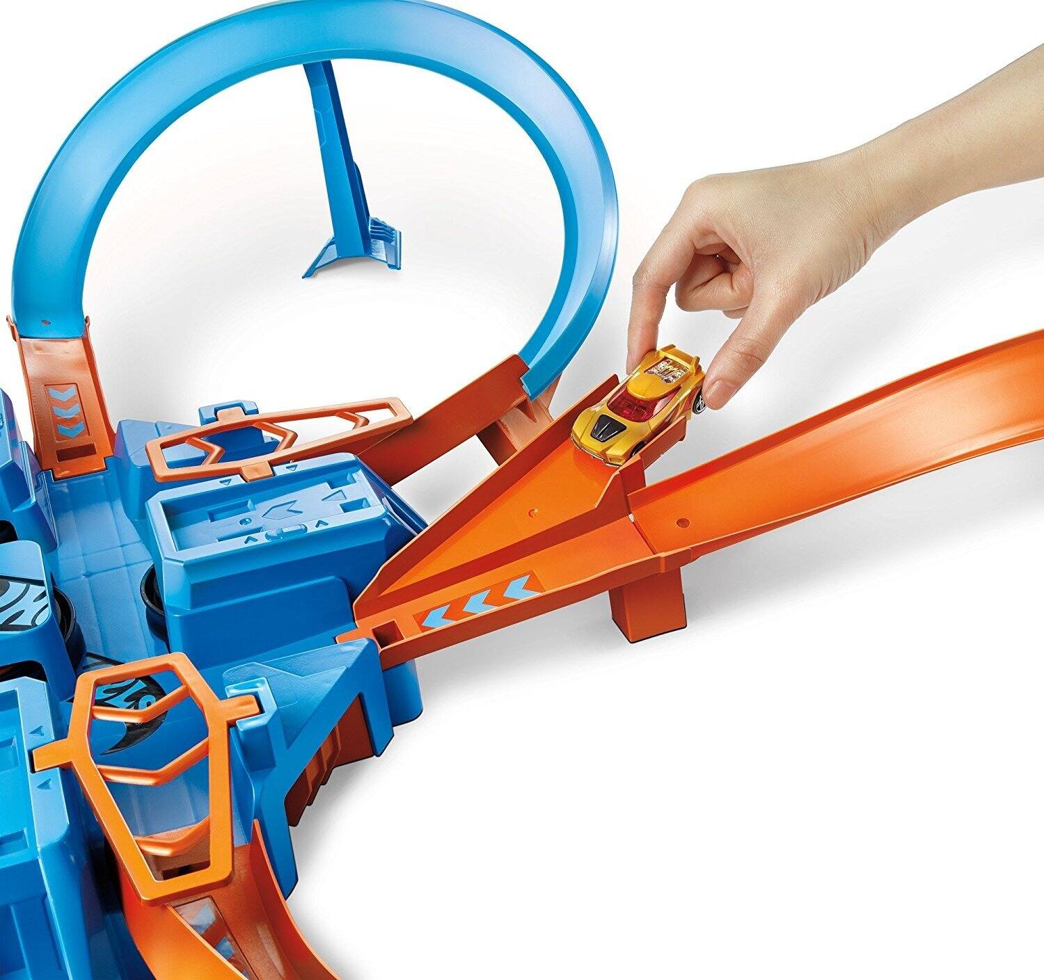 Left. Hot Wheels - Hot Wheels Criss Cross Crash Motorized Track Set, Figure-Eight Track, 4 Crash Zones, 16+ ft Track, 1 Vehicle - Multicolor.