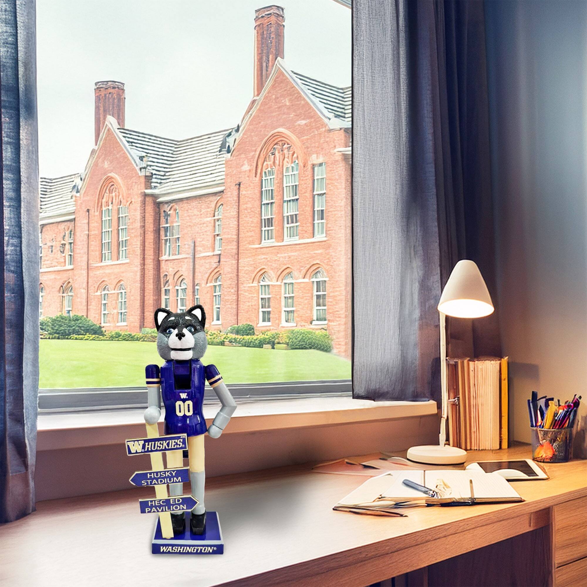 W. Huskies  
Husky Stadium  
Hec Ed Pavilion  
Washington