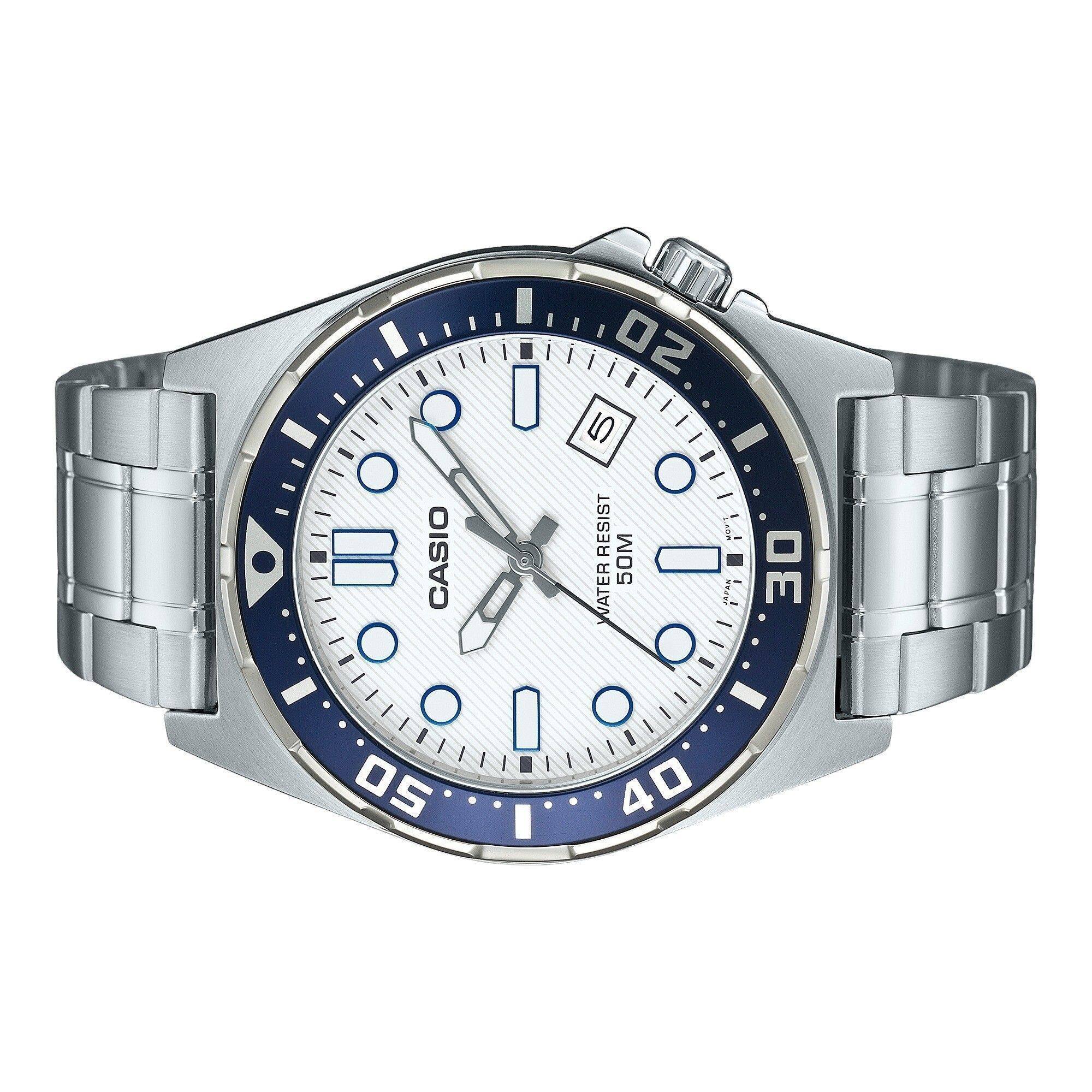 CASIO  
WATER RESIST 50M  
02 05 10 15 20 25 30 35 40 45 50