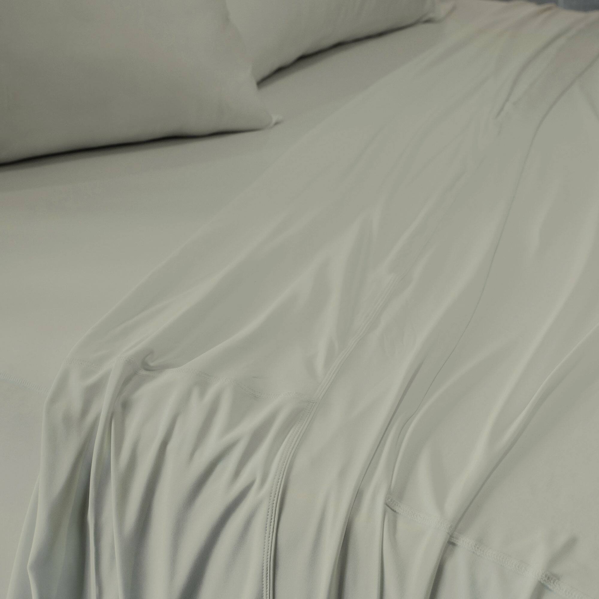 Angle. SHEEX - SHEEX Sleep Tech Sheet Set - Queen - Sage Mist.