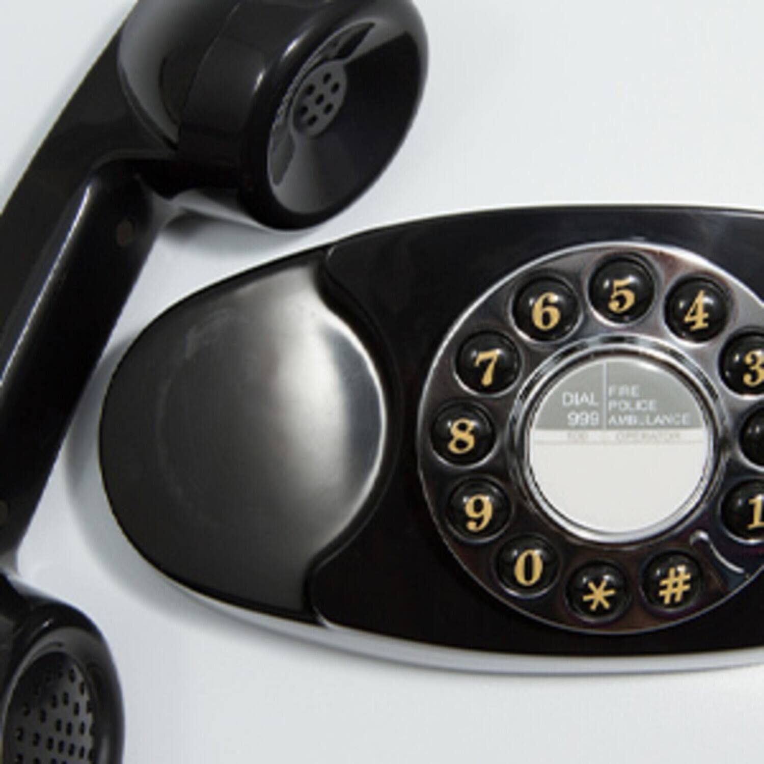 6 5 4 7  
FIRE POLICE 999 AMBULANCE  
8 9 0 # * 3 1