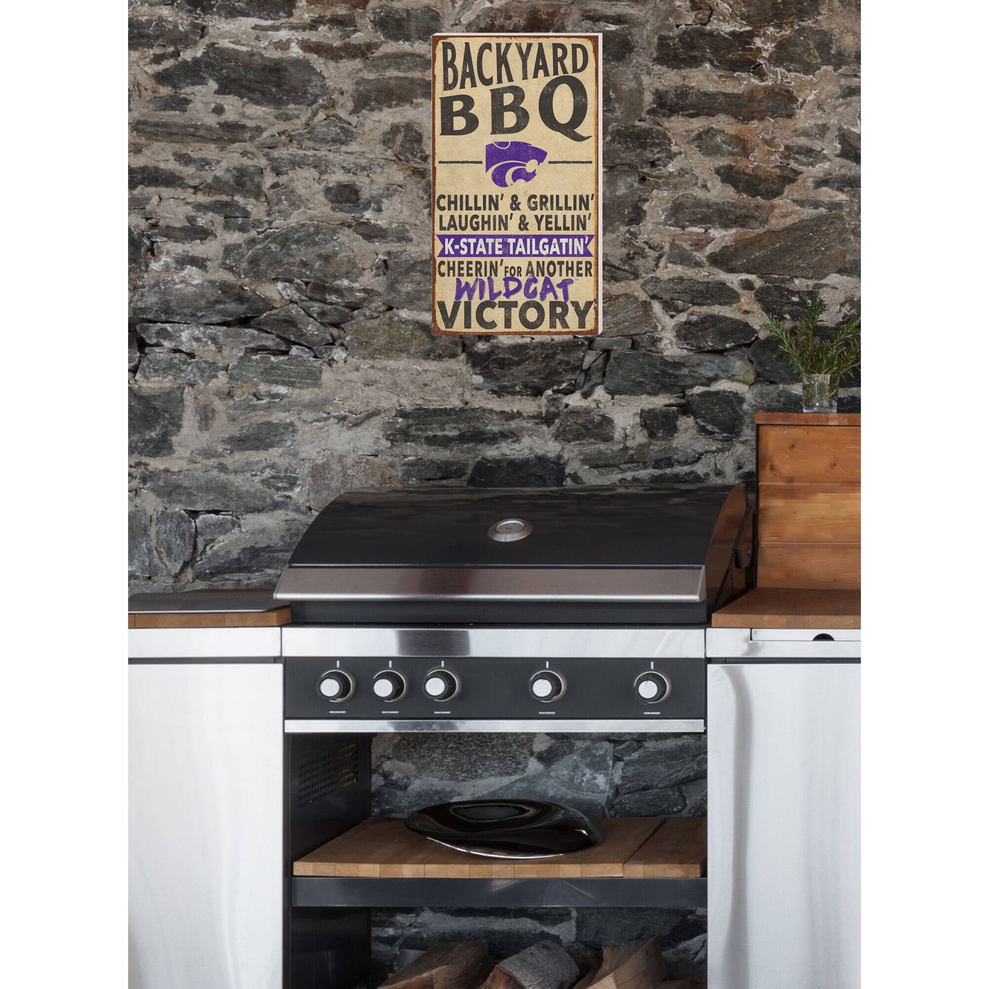 BACKYARD BBQ  
CHILLIN' & GRILLIN'  
LAUGHIN' & YELLIN'  
K-STATE TAILGATIN'  
CHEERIN' FOR ANOTHER  
WILDCAT VICTORY