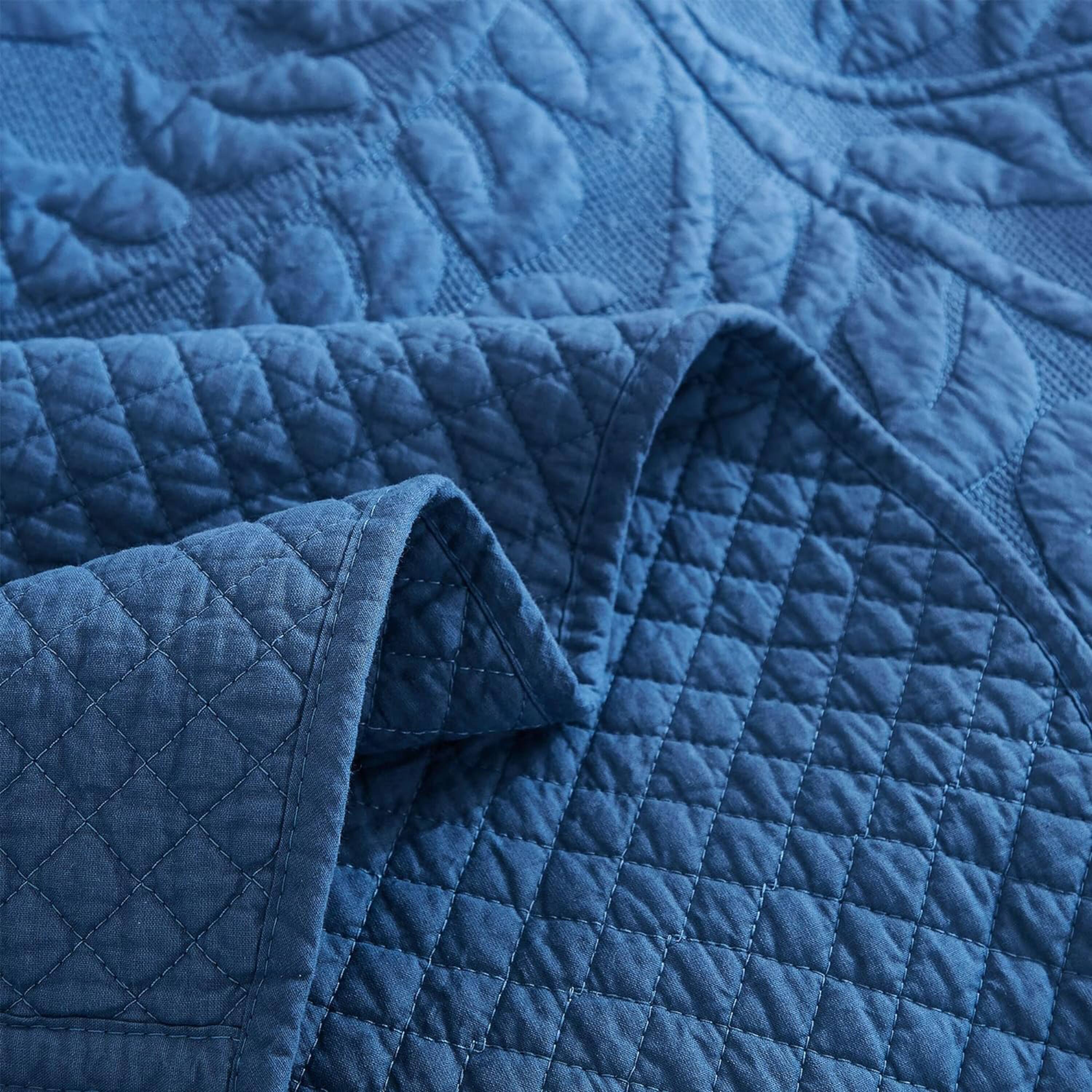 Left. MarCielo - Marcielo 2/3 Piece 100% Cotton Oversized Bedspread Lightweight Quilt Set - Cosmic Navy.
