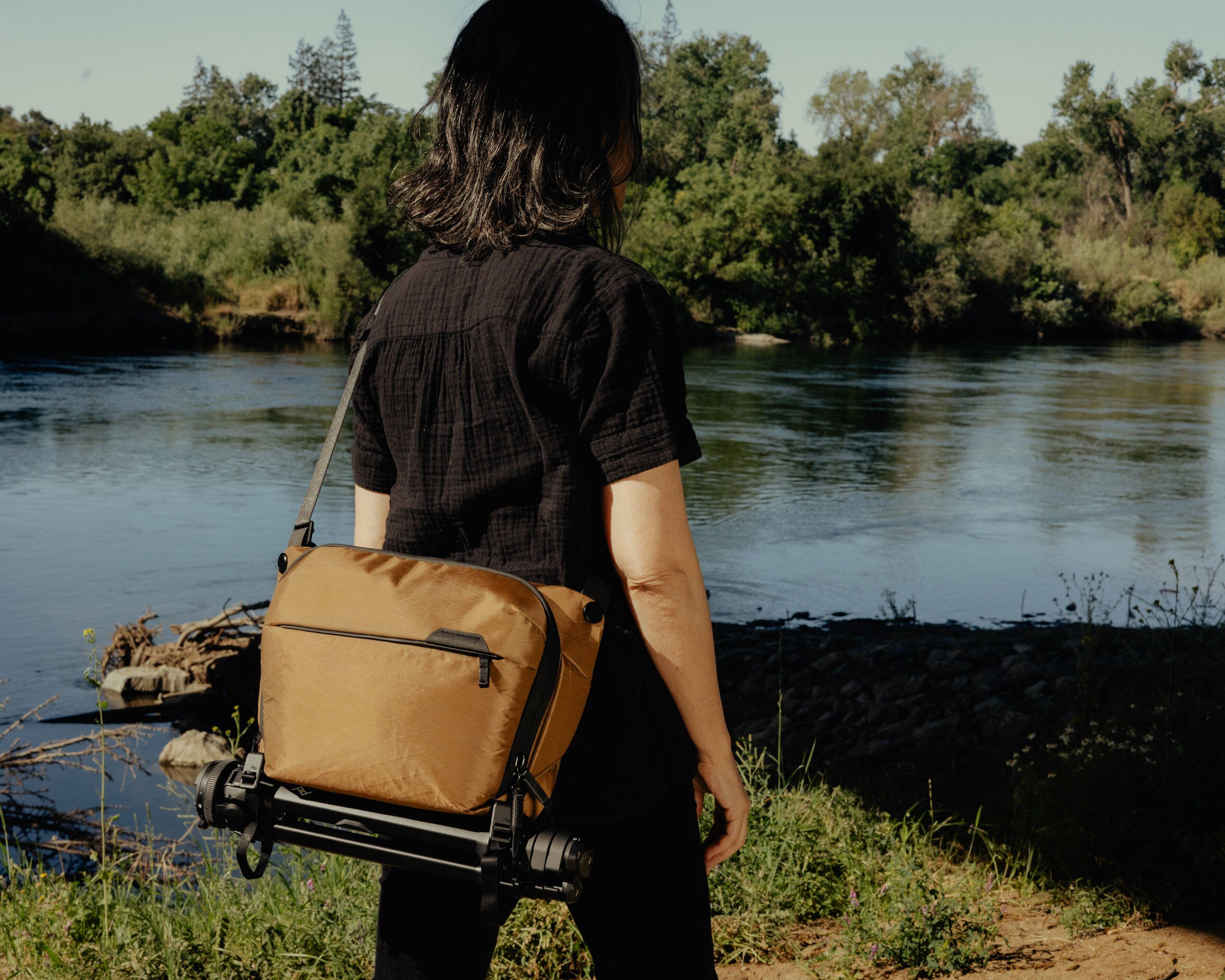 Alt View 24. Peak Design - Everyday Sling V2 6L - Coyote.