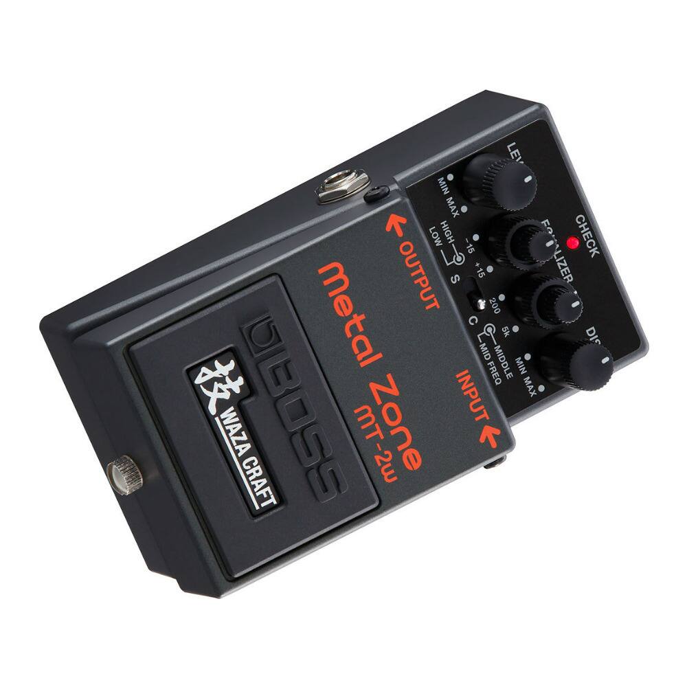 Metal Zone MT-2w  
BOSS  
WAZA CRAFT  

LEVEL  
MIN MAX  
LOW HIGH  
-15 +15  

TUNER  
CHECK  

OUTPUT S  
200 C 5k  

DIS  
MID FREQ  
MIN MAX  

INPUT  
MIDDLE  
MIN MAX  

ZONE