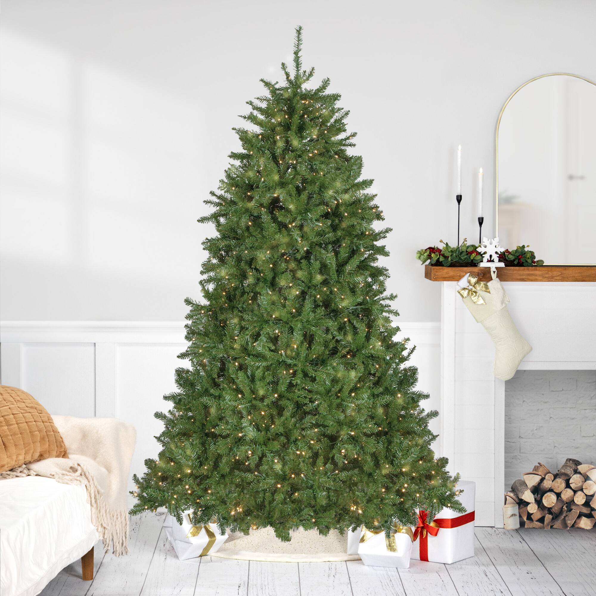 Front. Northlight - 7.5' Pre-Lit Rockwood Pine Artificial Christmas Tree, Clear LED Lights - Green.