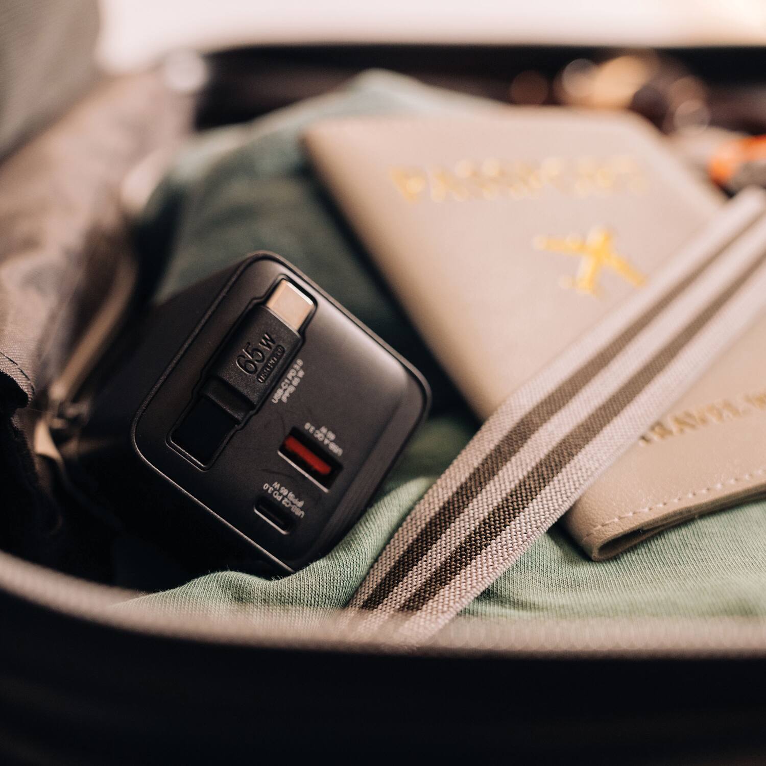 65W NIB  
USB-C1PO30 USB-C  
8 DE - 0100M  
30 Fon DE  
d4 E-ion  
1 ANPE