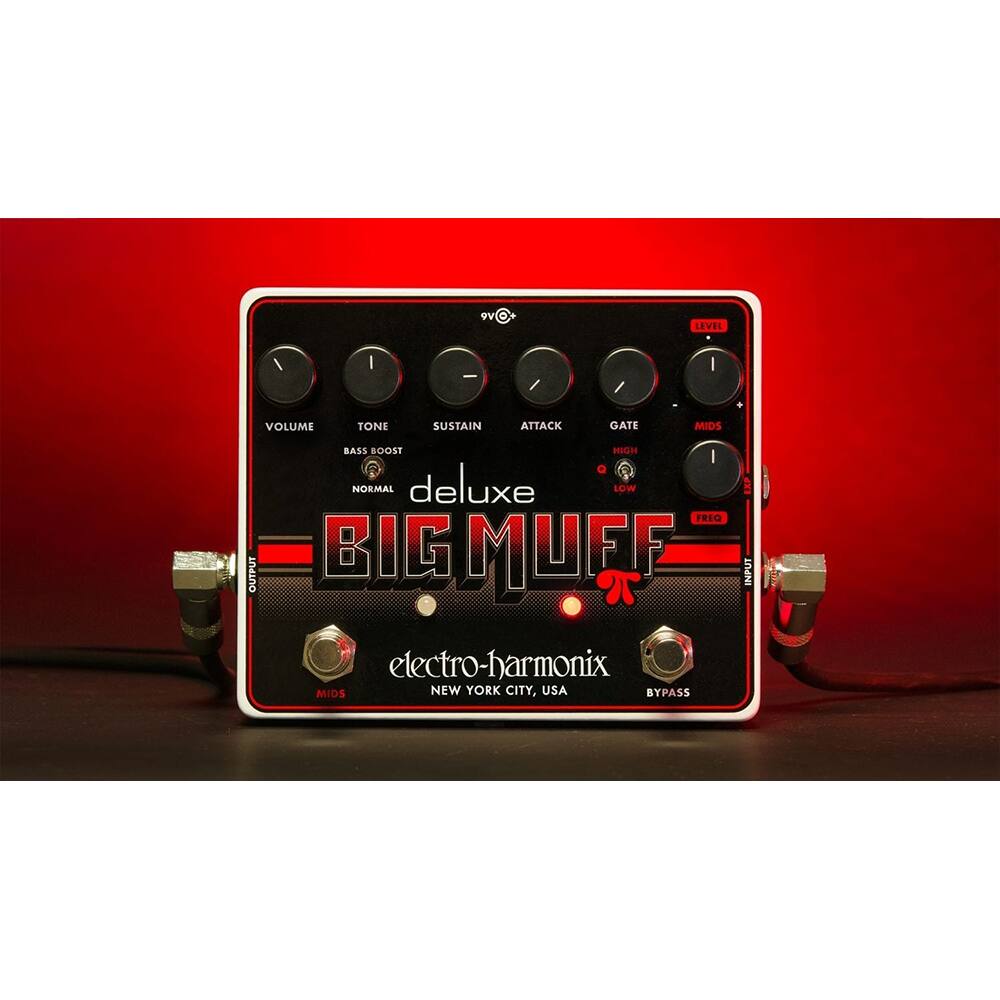 DY O LEVEL I - I VOLUME TONE SUSTAIN ATTACK GATE MIDS OUTPUT BASS BOOST HIGH I Q NORMAL deluxe LOW FREO BIG MUFF EXP INPUT electro-harmonix MIDS NEW YORK CITY, USA BYPASS