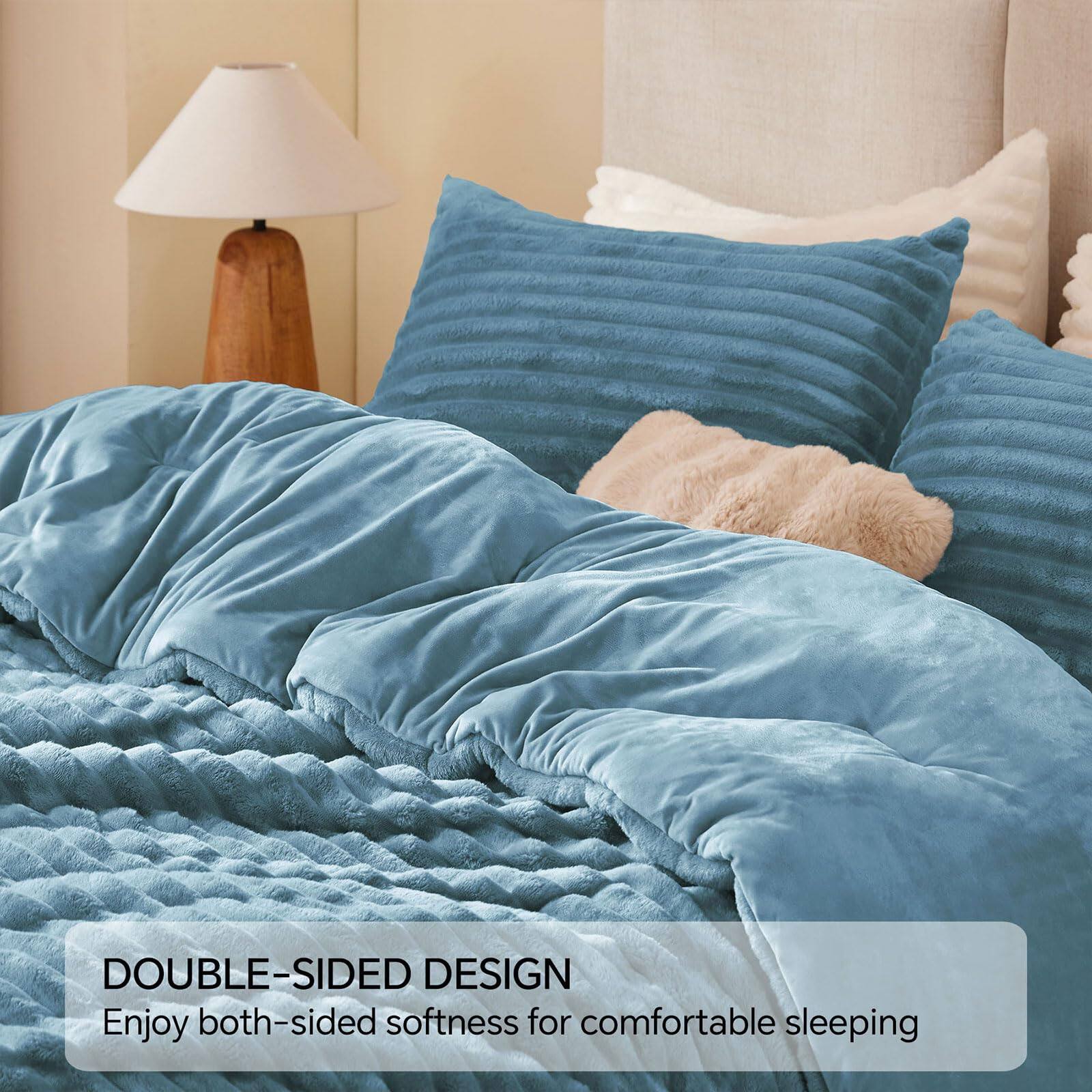 DOUBLE-SIDED DESIGN  
Enjoy both-sided softness for comfortable sleeping
