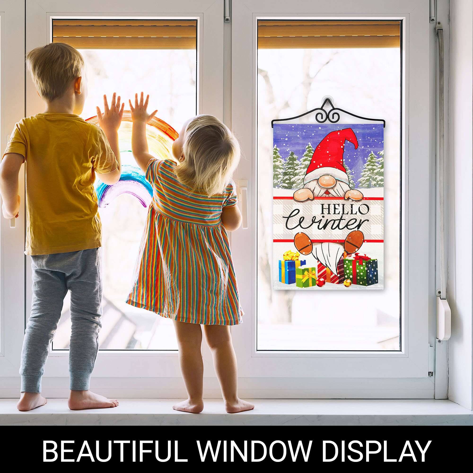 HELLO Winter  
BEAUTIFUL WINDOW DISPLAY