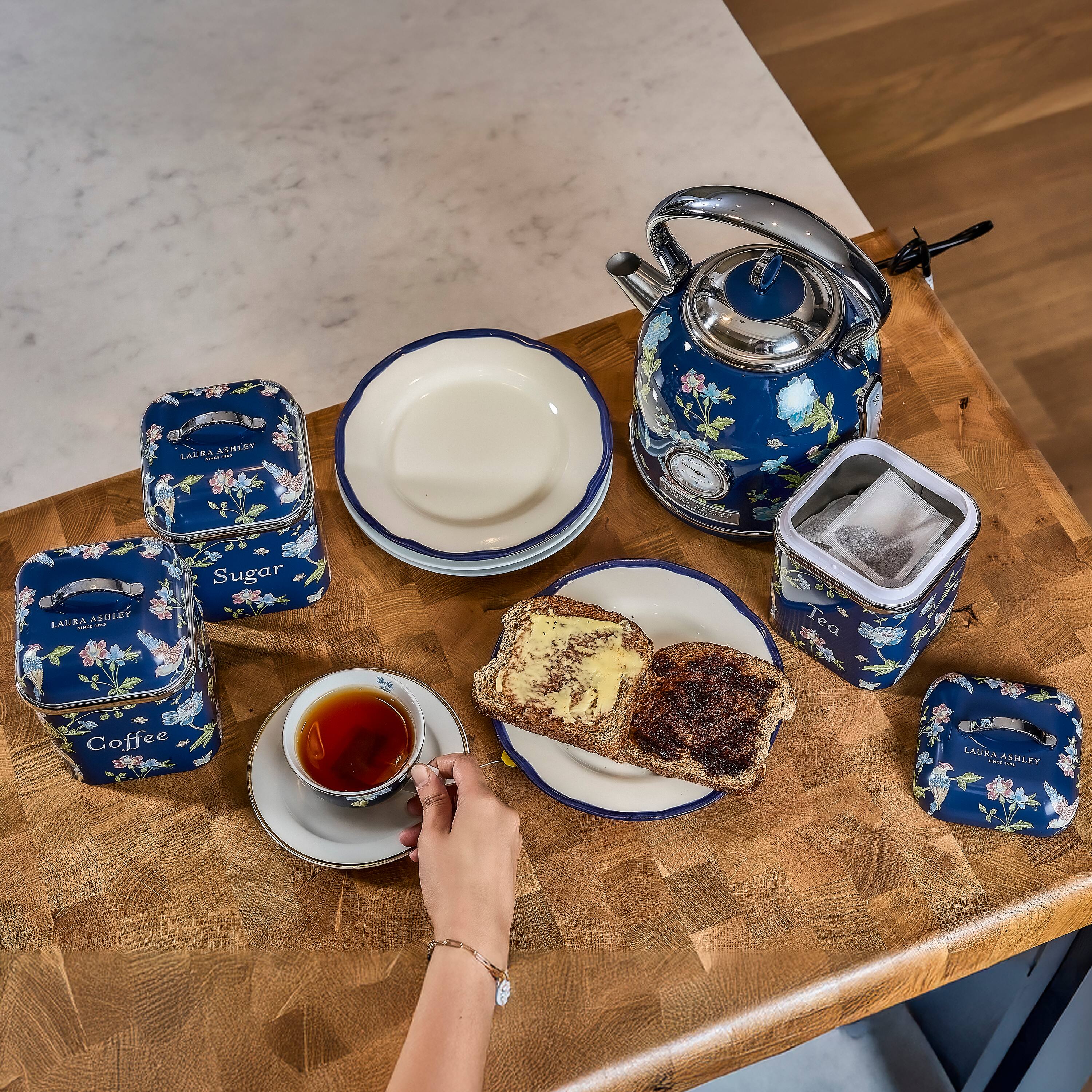 LAURA ASHLEY - DV  
LAURA ASHLEY 30  
Sugar  
Coffee  
LAURA ASHLEY BIM
