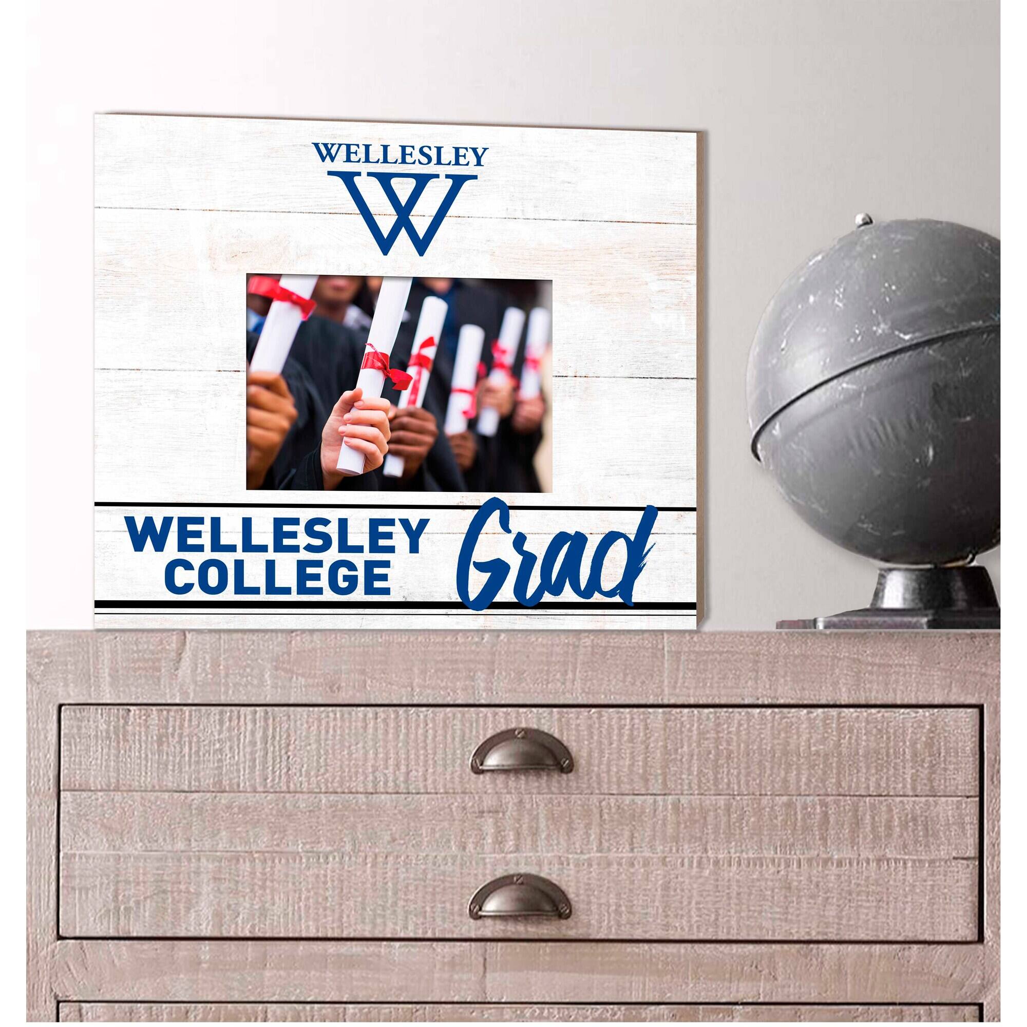 Wellesley W  
Wellesley College  
Grad