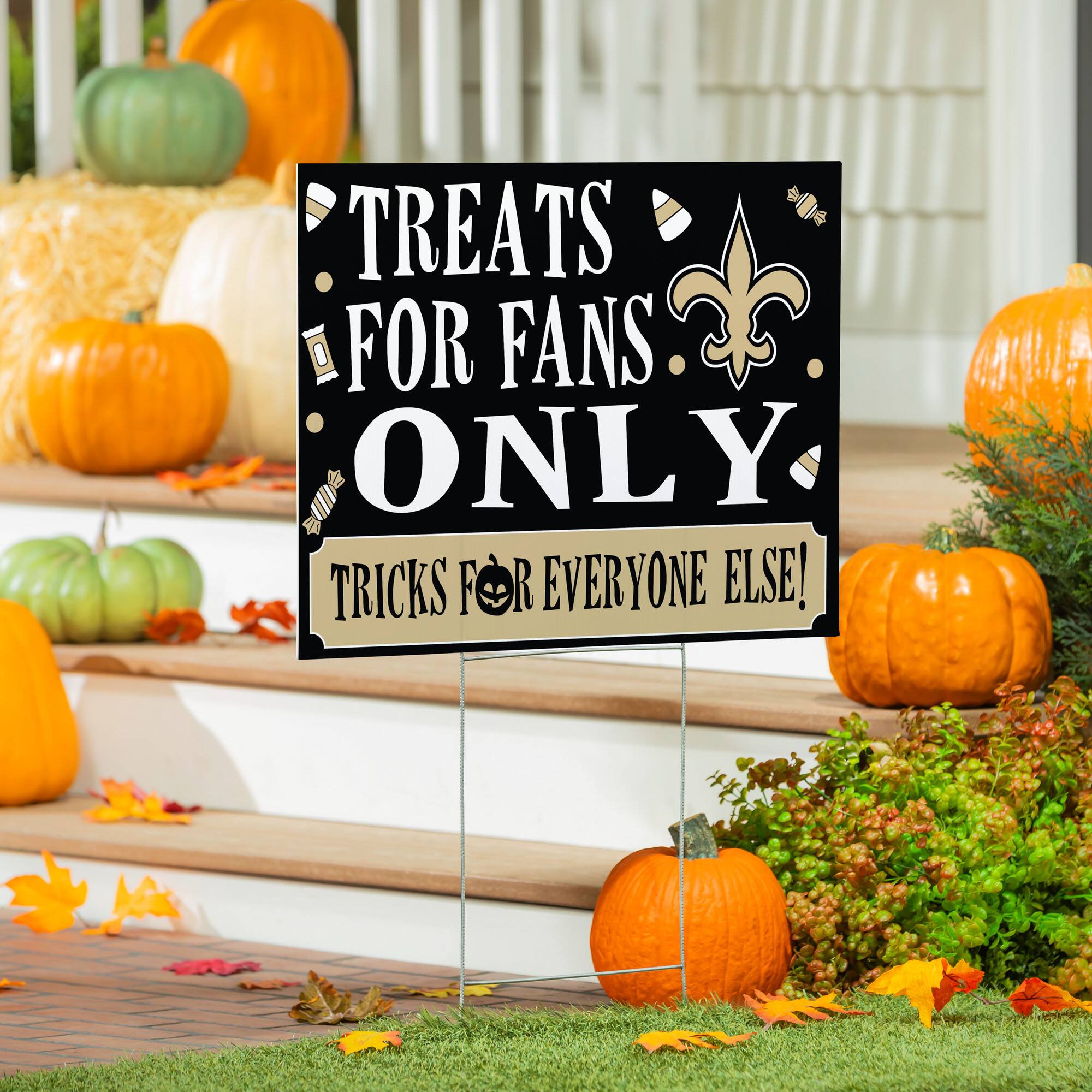TREATS FOR FANS ONLY  
TRICKS FOR EVERYONE ELSE!